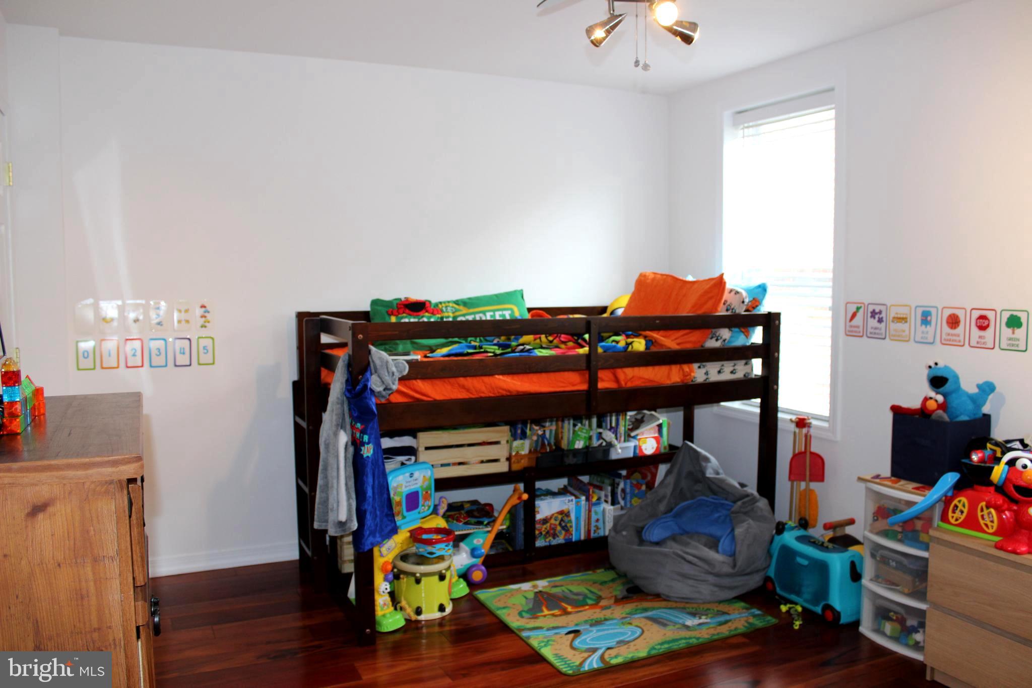 EAST FALLS - Residential Lease