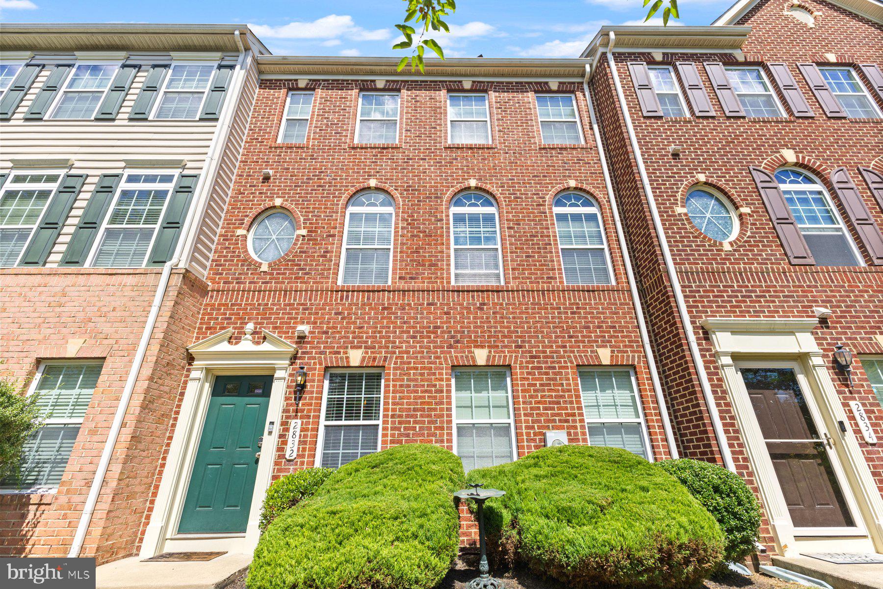 Spacious 3-Bedroom Townhouse in The Preserve at Piscataway, Accokeek. This elegant townhouse offers 3 bedrooms, 2 full bathrooms, and 2 half bathrooms, along with an oversized 2-car attached garage. Nestled in the sought-after Preserve at Piscataway community, this home boasts hardwood flooring throughout most areas and features a cozy fireplace in the morning room. The kitchen is equipped with stainless steel appliances and a new electric cooktop. Convenient in-unit laundry is located on the bedroom level. The primary suite includes a spacious sitting area and two walk-in closets for ample storage.
Community Amenities: Residents enjoy access to the community's exceptional amenities, including a gym, clubhouse, pool, tennis and basketball courts, and scenic walking trails.