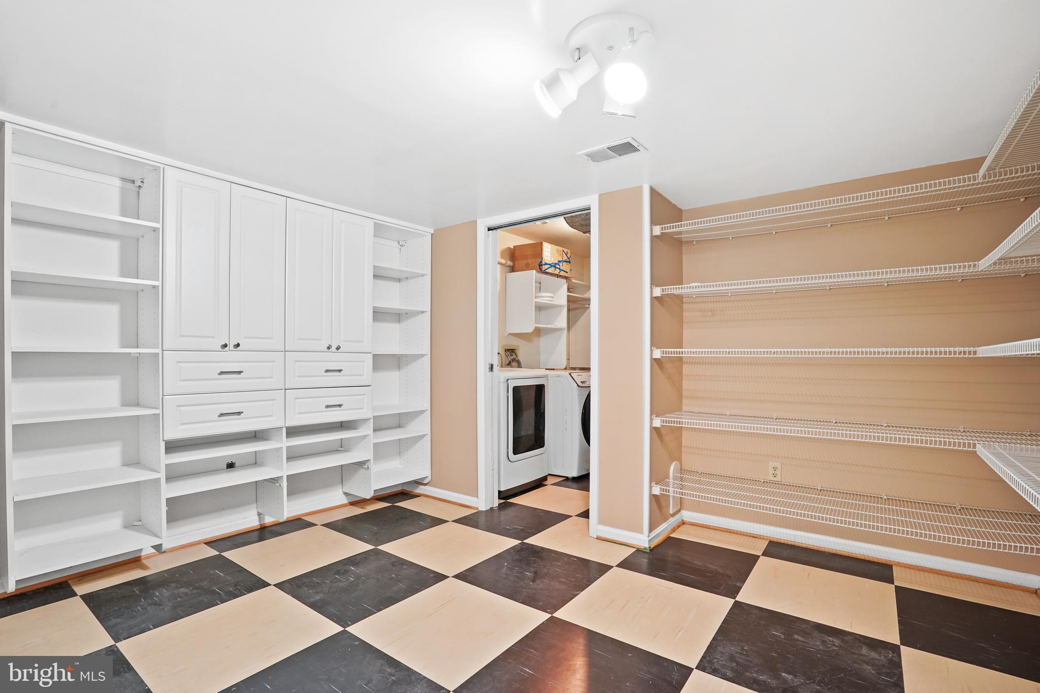 INVERNESS KNOLLS - Residential Lease