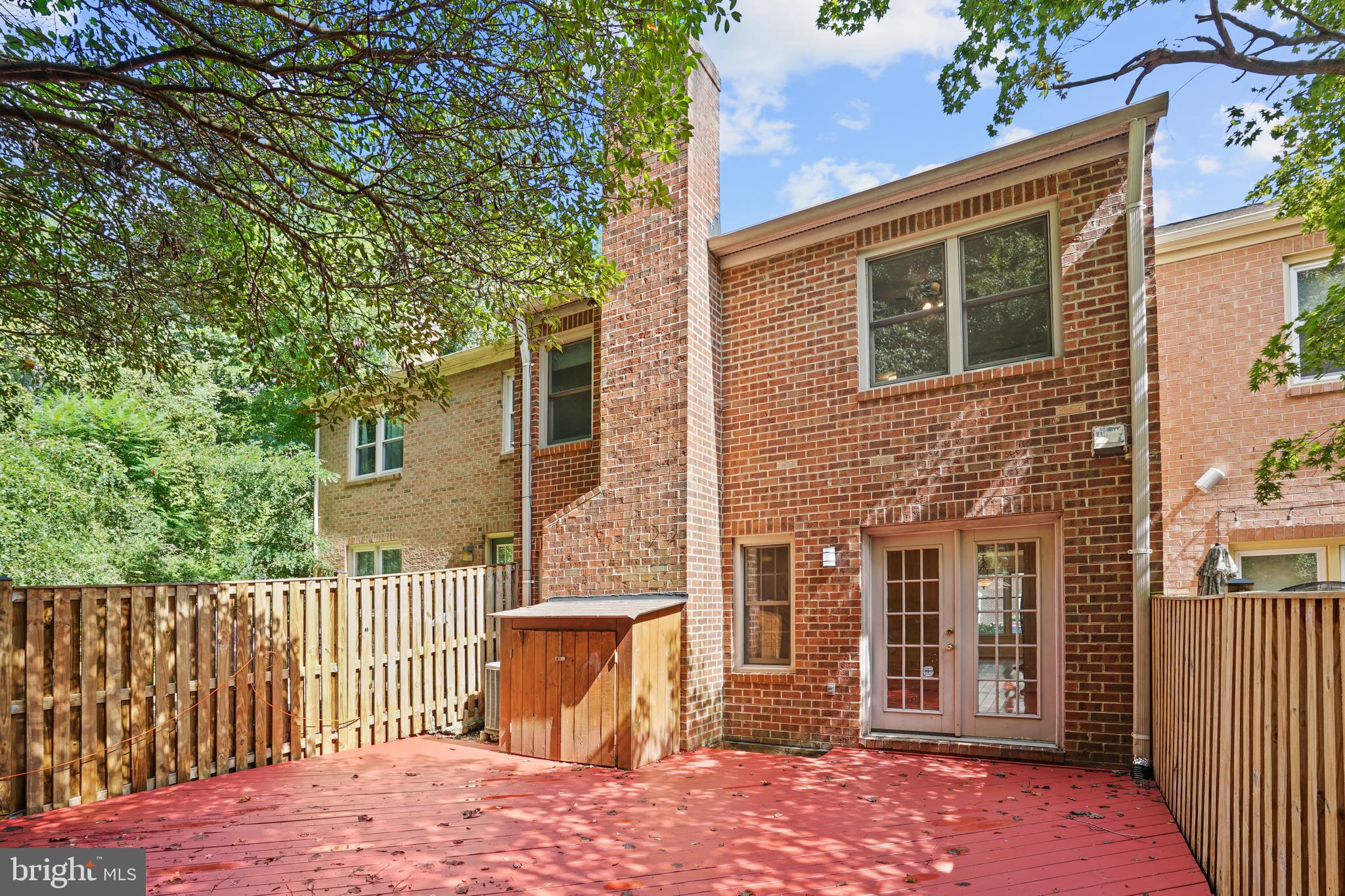 INVERNESS KNOLLS - Residential Lease