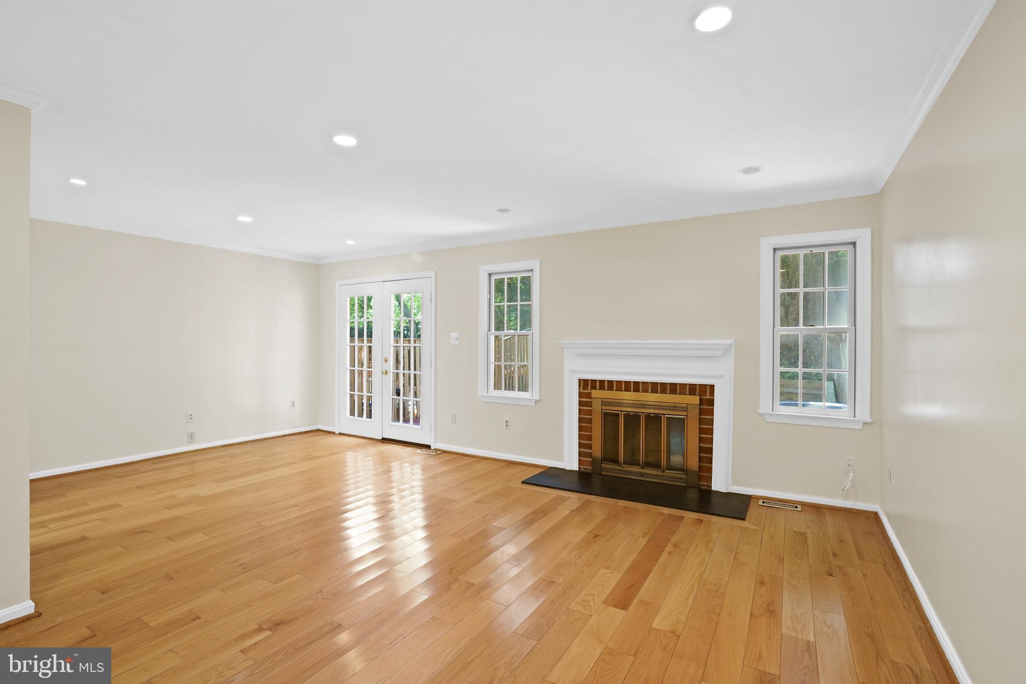 INVERNESS KNOLLS - Residential Lease