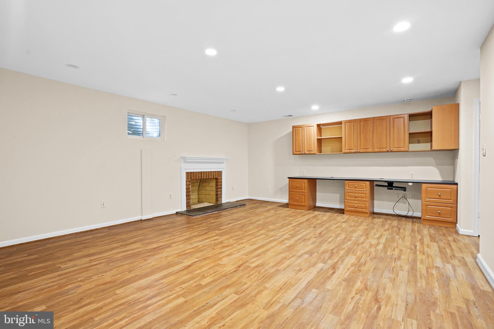 INVERNESS KNOLLS - Residential Lease