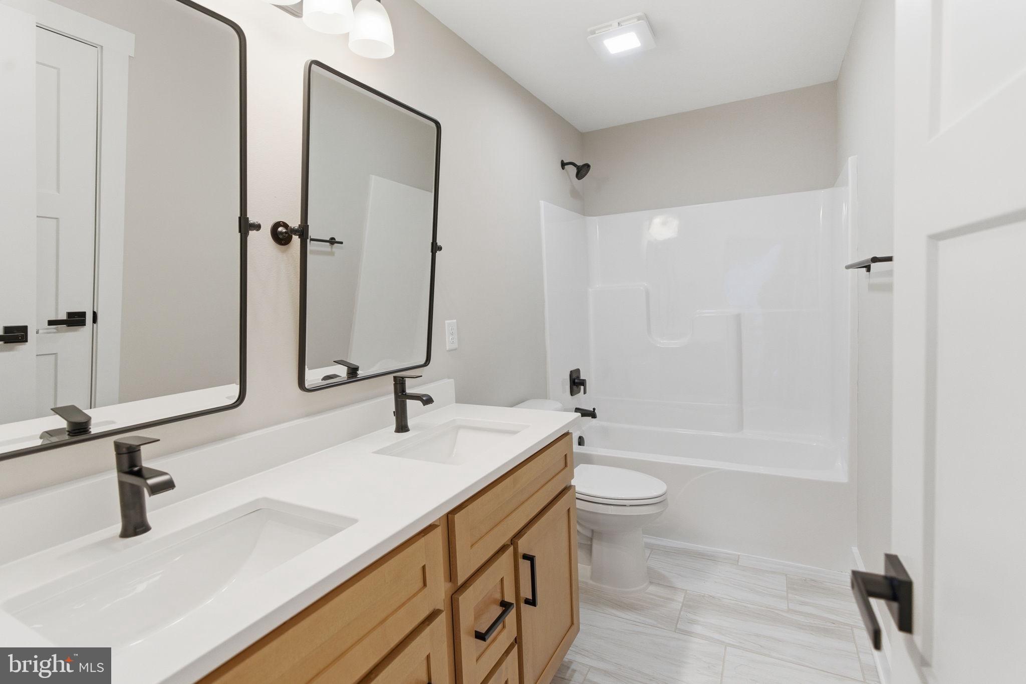 LAKE FOREST ESTATES - Residential