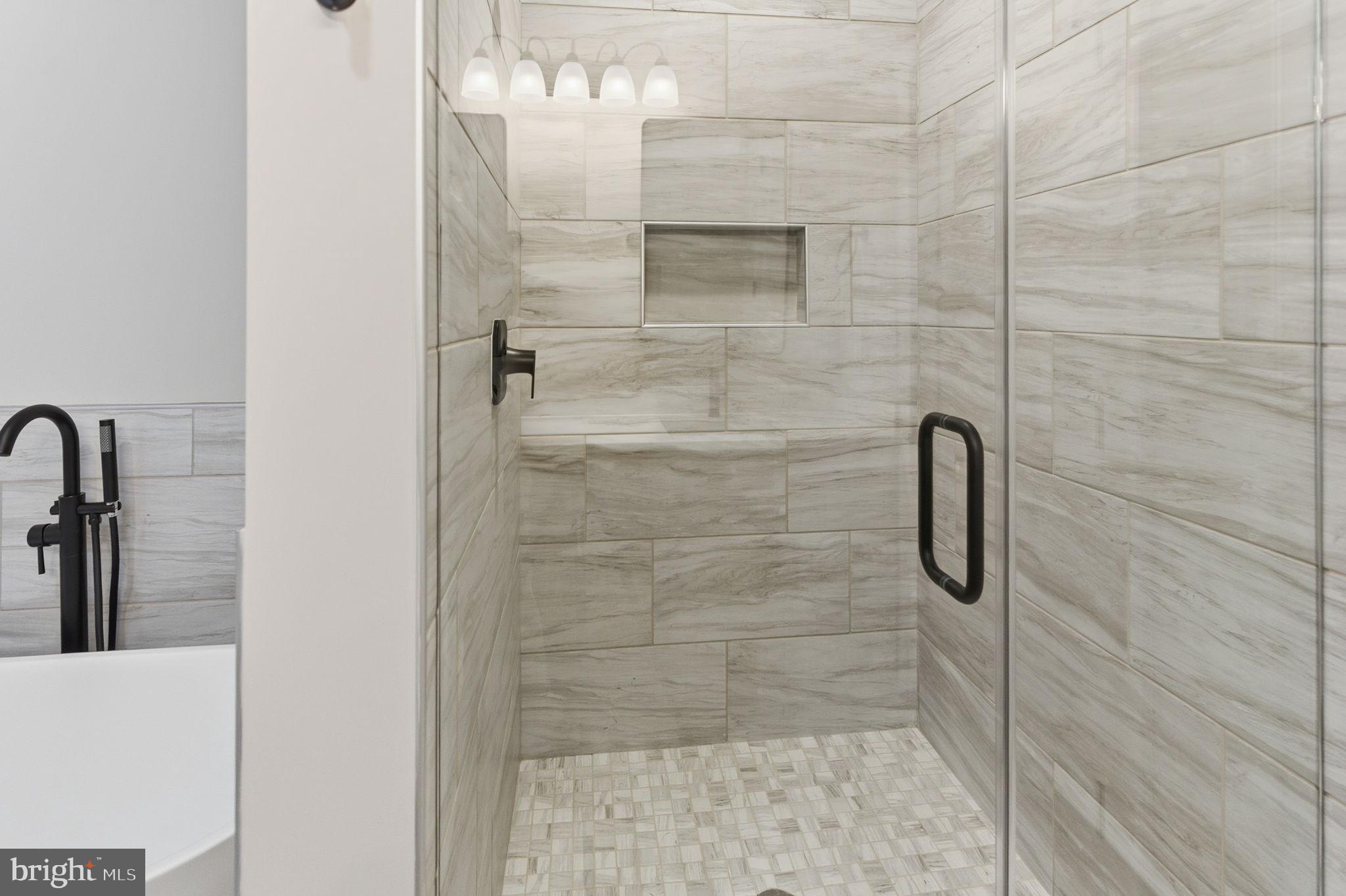 LAKE FOREST ESTATES - Residential