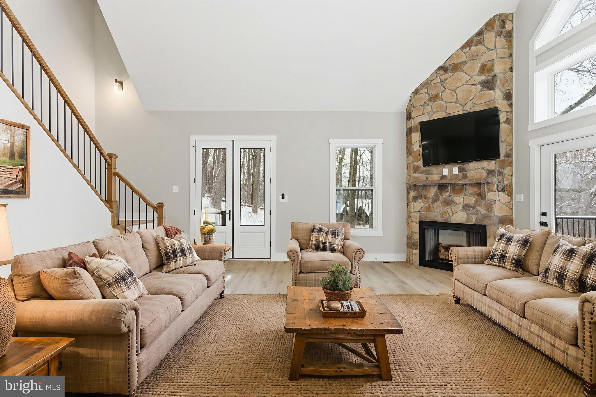 LAKE FOREST ESTATES - Residential