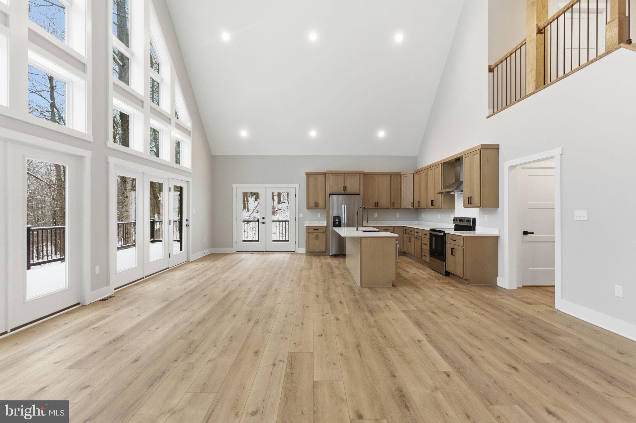 LAKE FOREST ESTATES - Residential