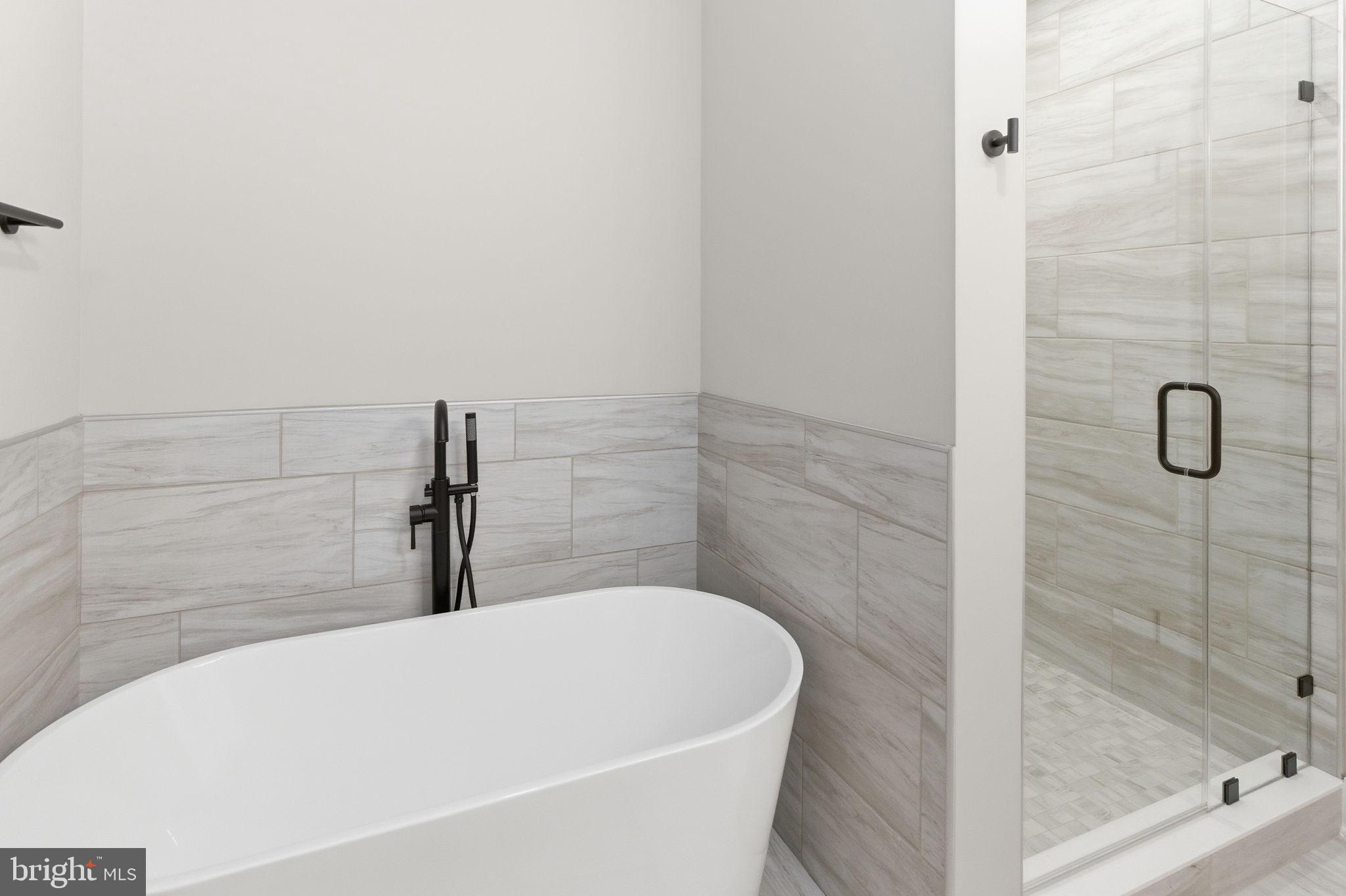 LAKE FOREST ESTATES - Residential