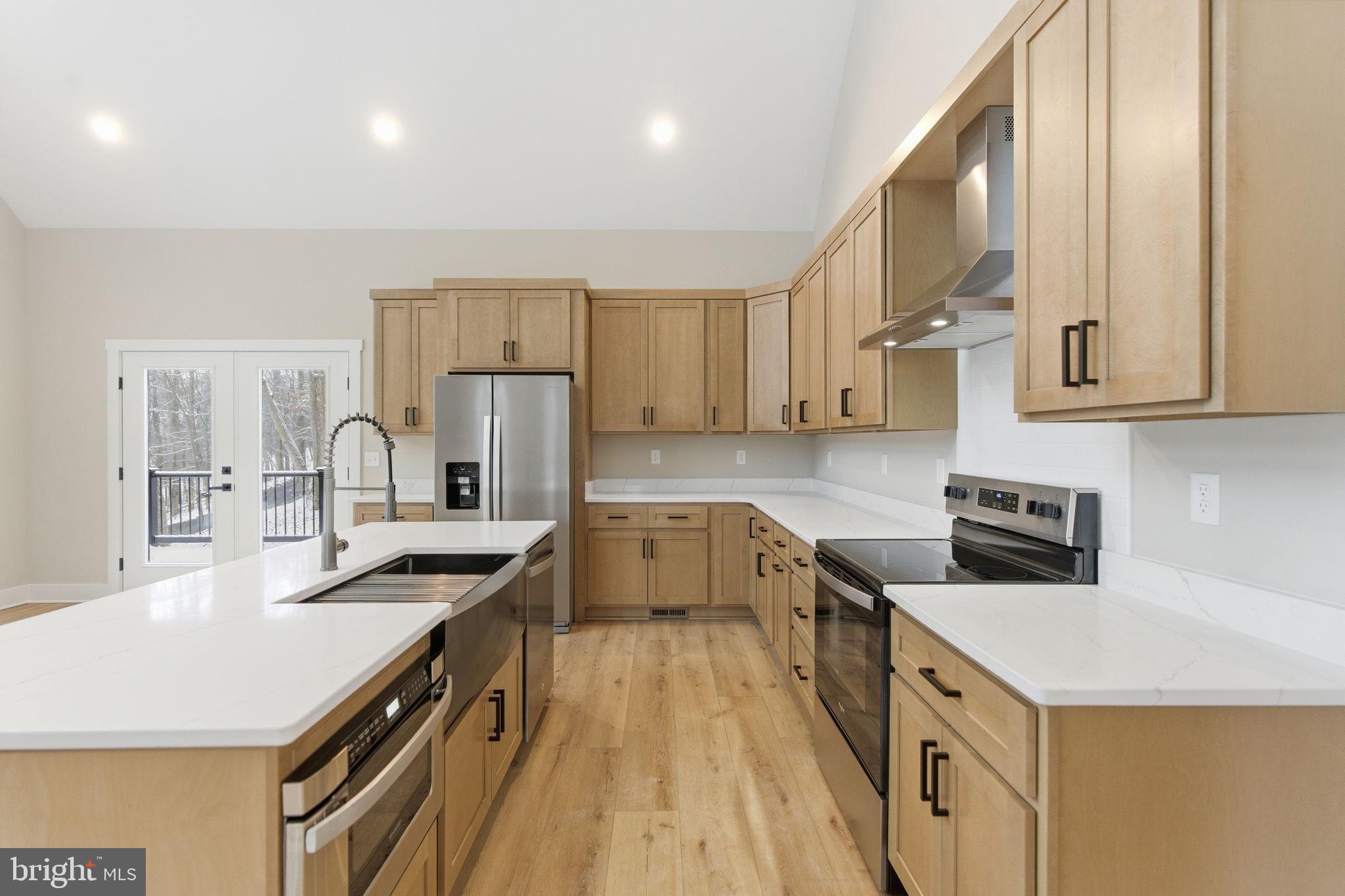 LAKE FOREST ESTATES - Residential