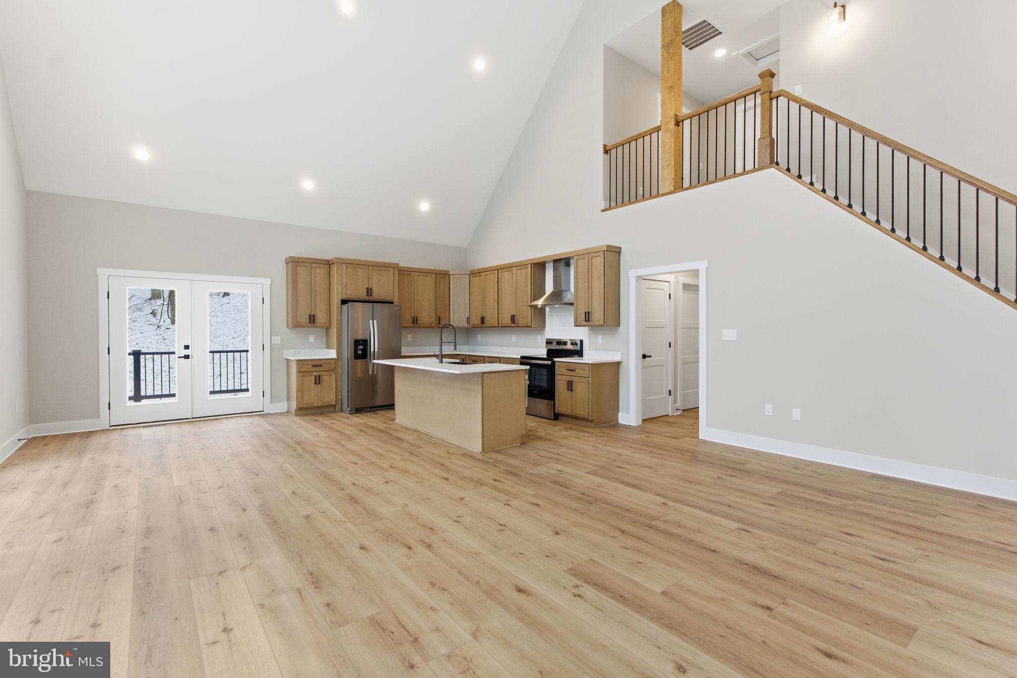 LAKE FOREST ESTATES - Residential