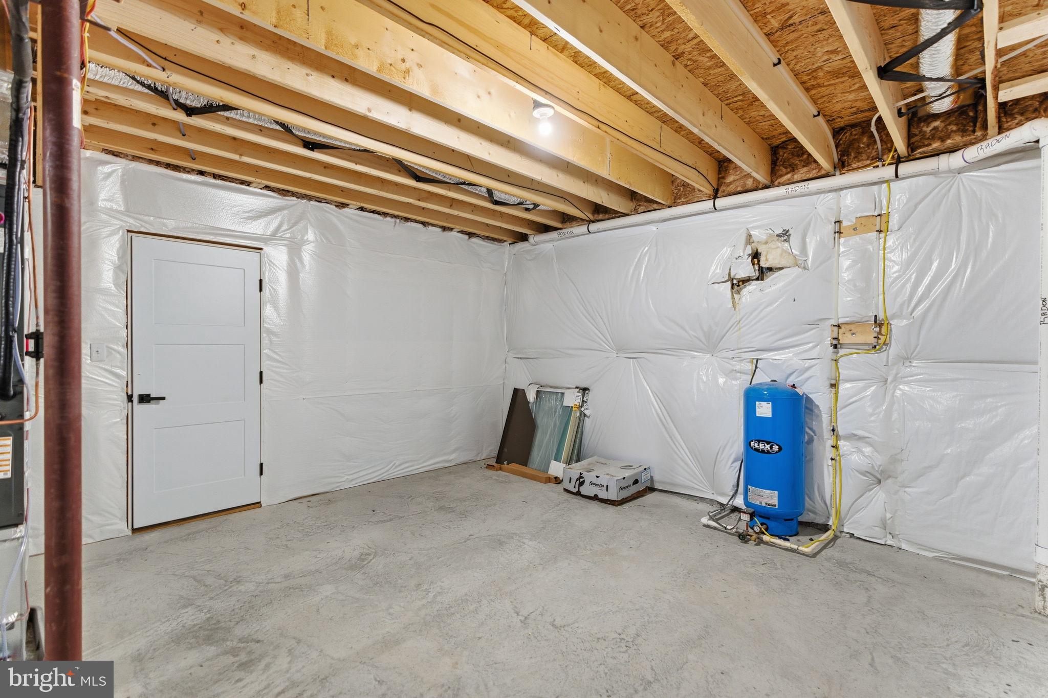 LAKE FOREST ESTATES - Residential