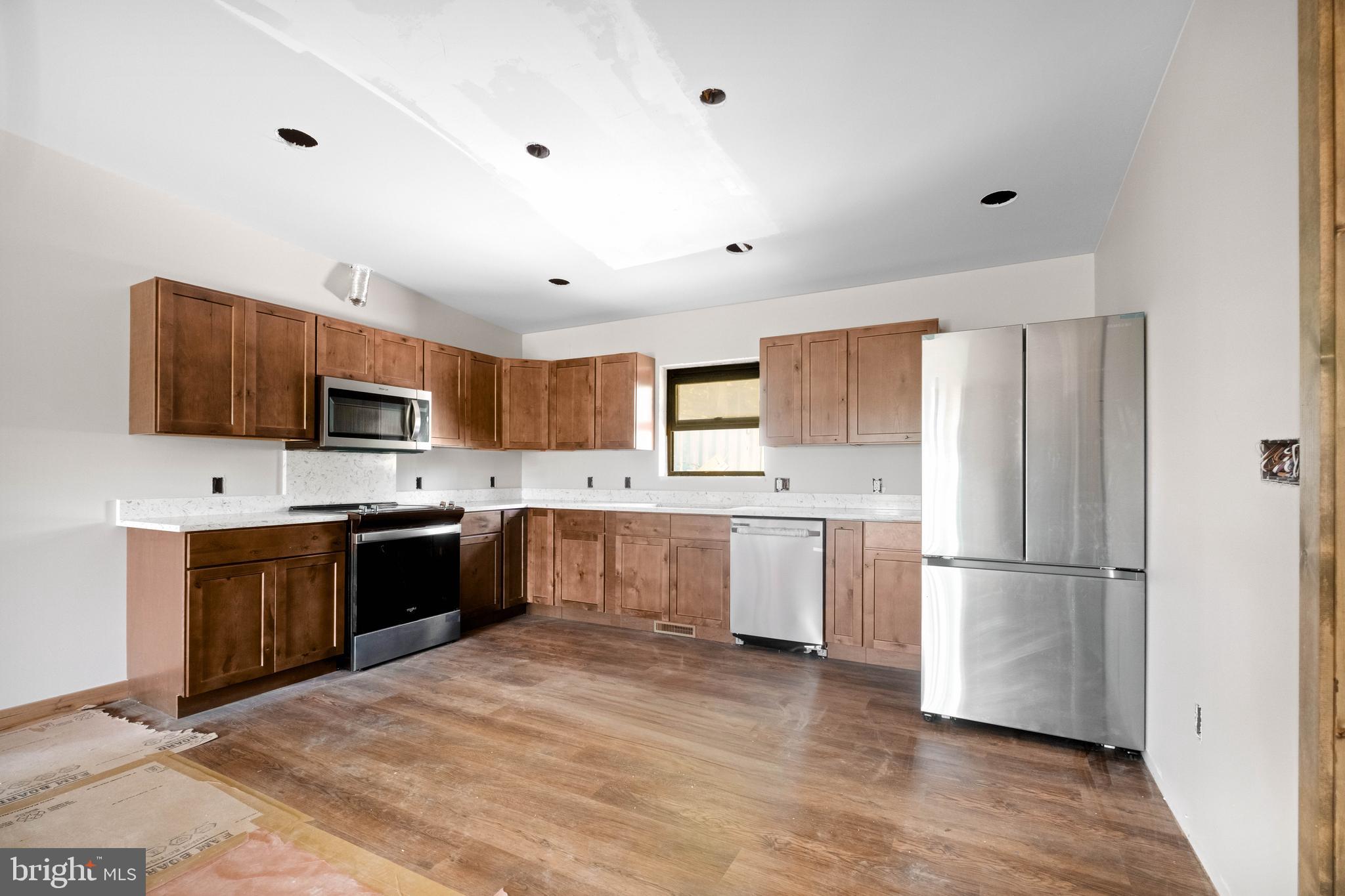 COUNTRY CLUB ACRES - Residential