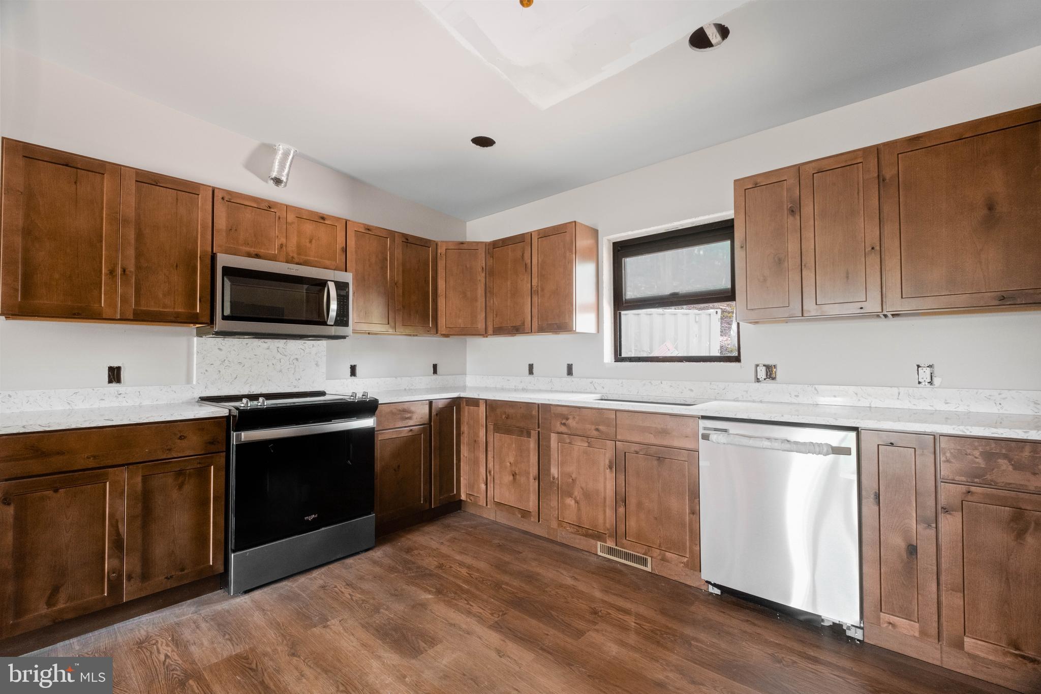 COUNTRY CLUB ACRES - Residential