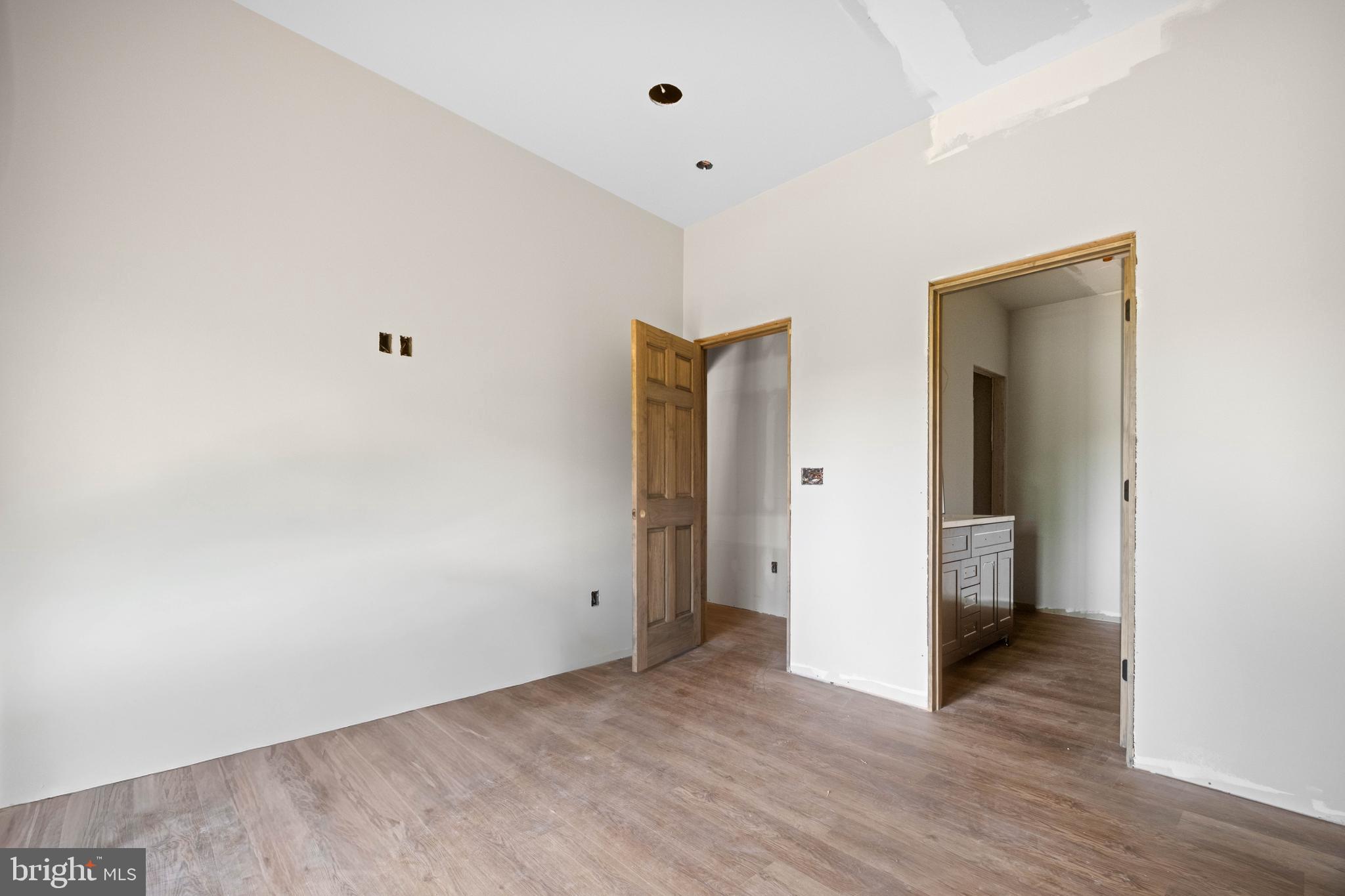 COUNTRY CLUB ACRES - Residential