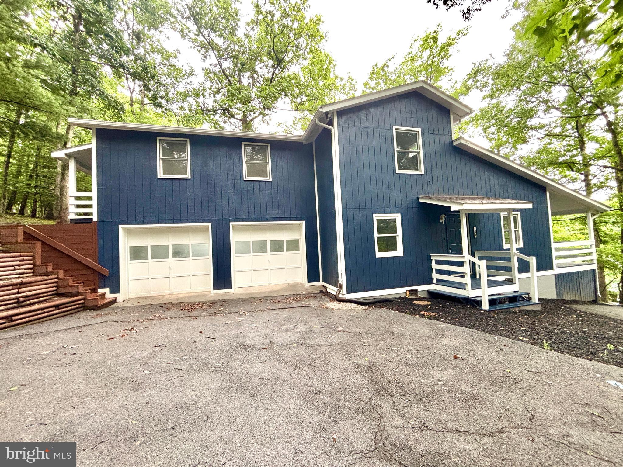 1078 LAKEVIEW DRIVE