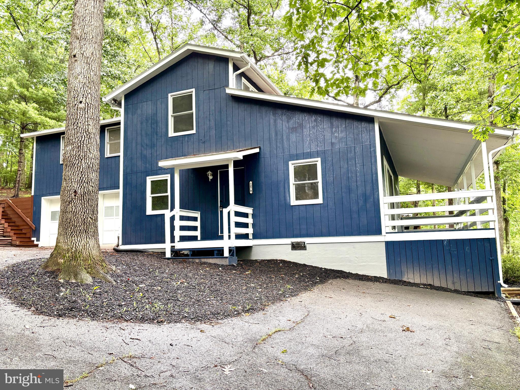 1078 LAKEVIEW DRIVE