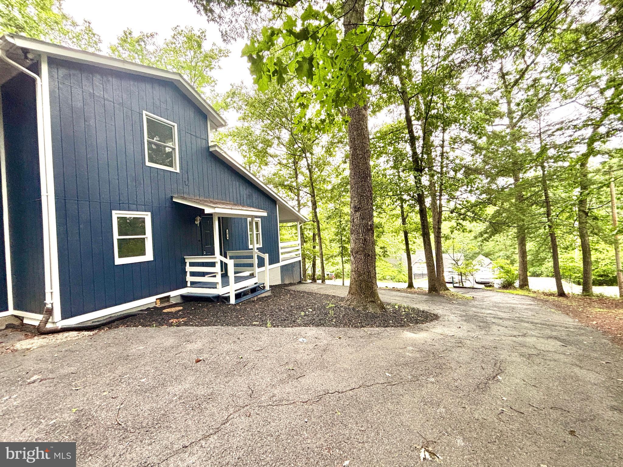 1078 LAKEVIEW DRIVE