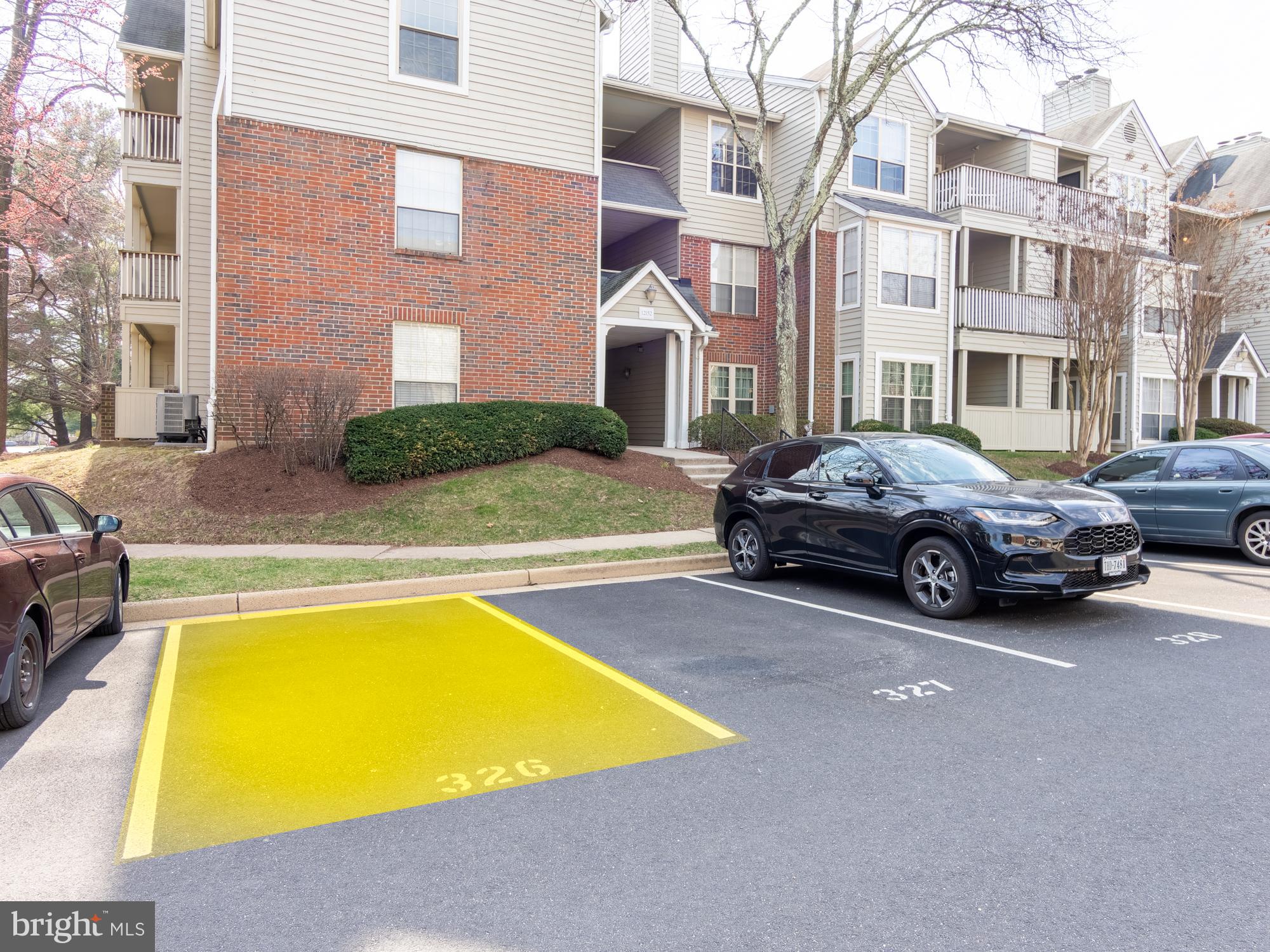 PENDERBROOK SQUARE CONDOMINIUMS - Residential