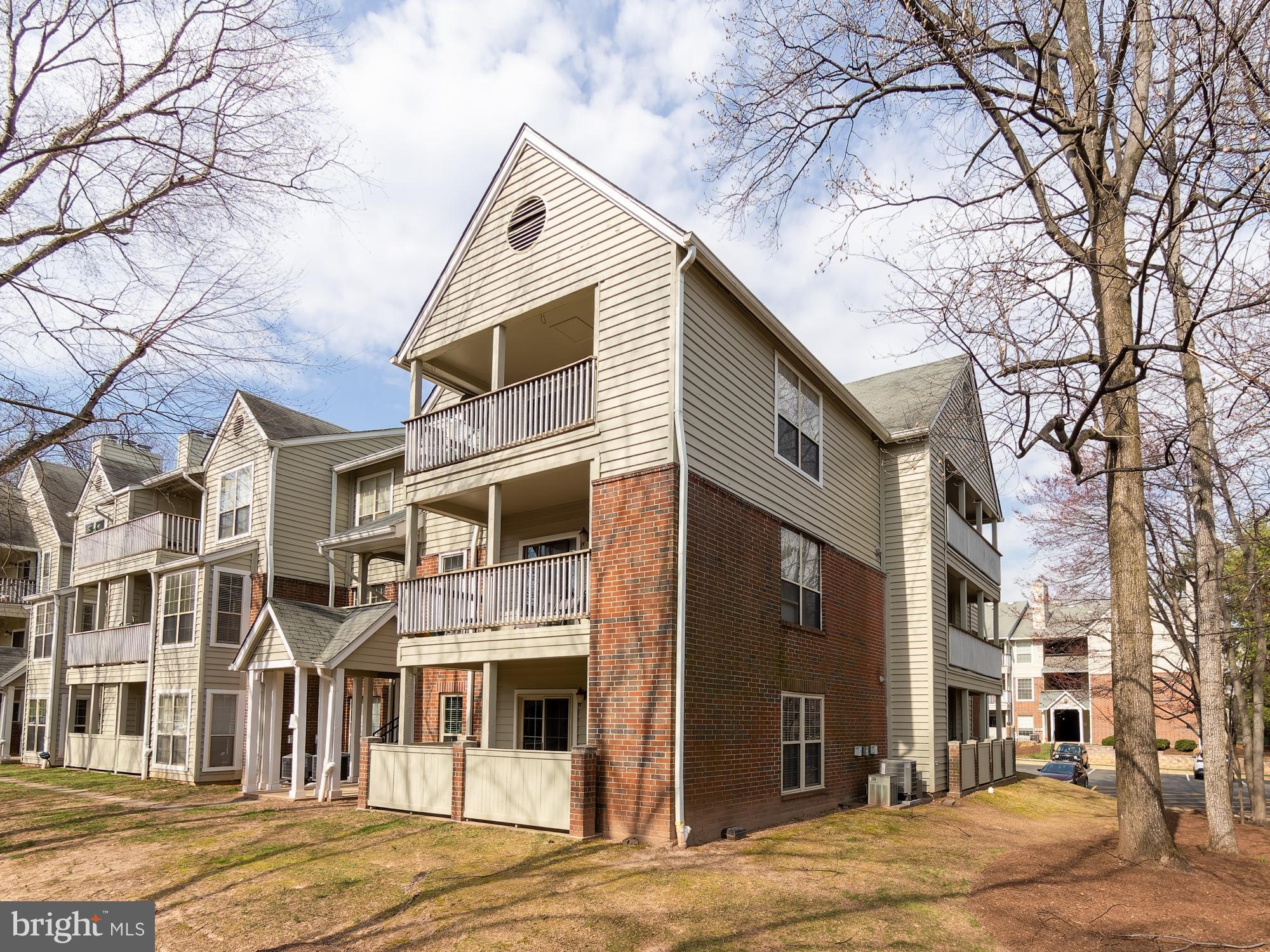 PENDERBROOK SQUARE CONDOMINIUMS - Residential