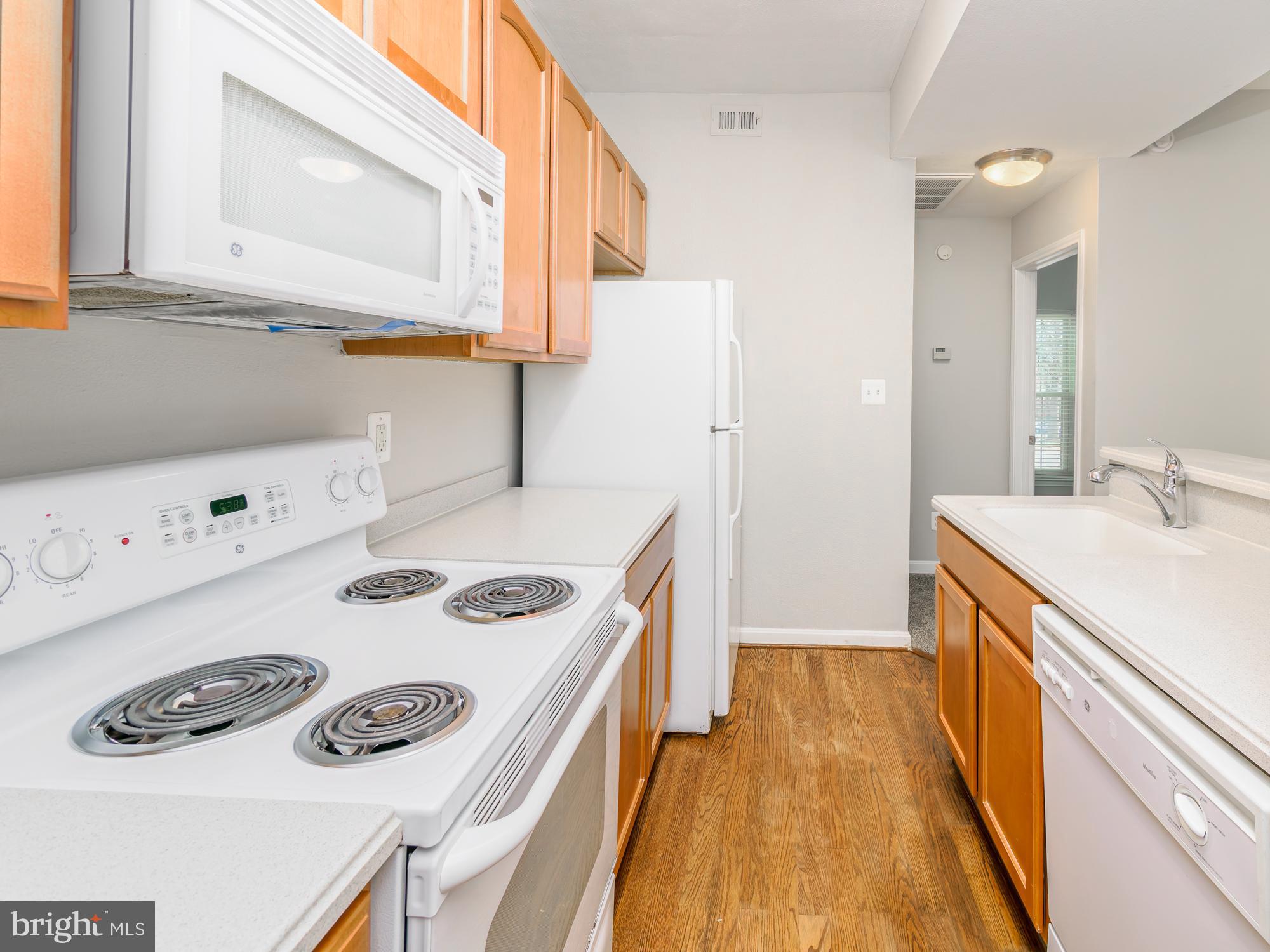 PENDERBROOK SQUARE CONDOMINIUMS - Residential