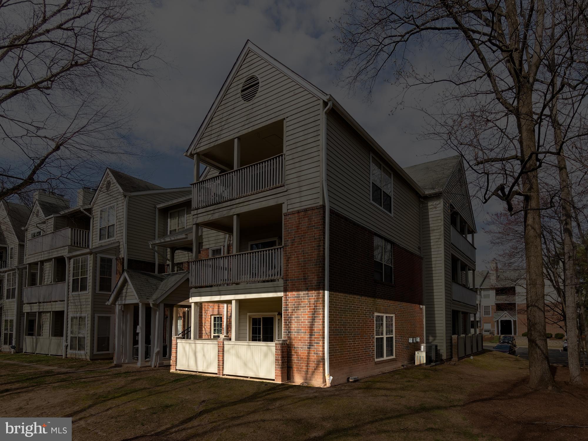PENDERBROOK SQUARE CONDOMINIUMS - Residential