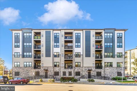 Photo of 12865 Mosaic Park Way #3J, HERNDON, VA 20171 (MLS # VAFX2301332)