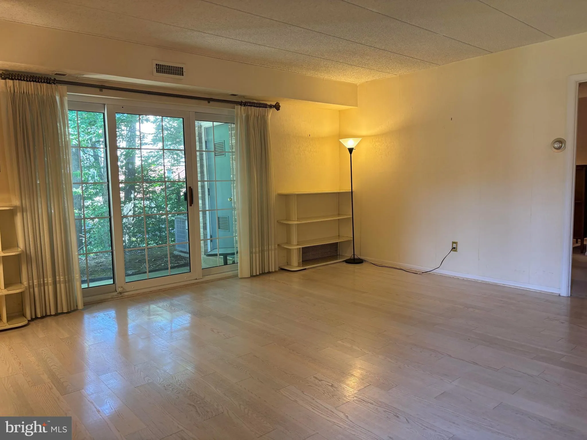 Elkins Park, Pennsylvania 19027, United States, 2 Bedrooms Bedrooms, ,2 BathroomsBathrooms,Residential,Active,192704