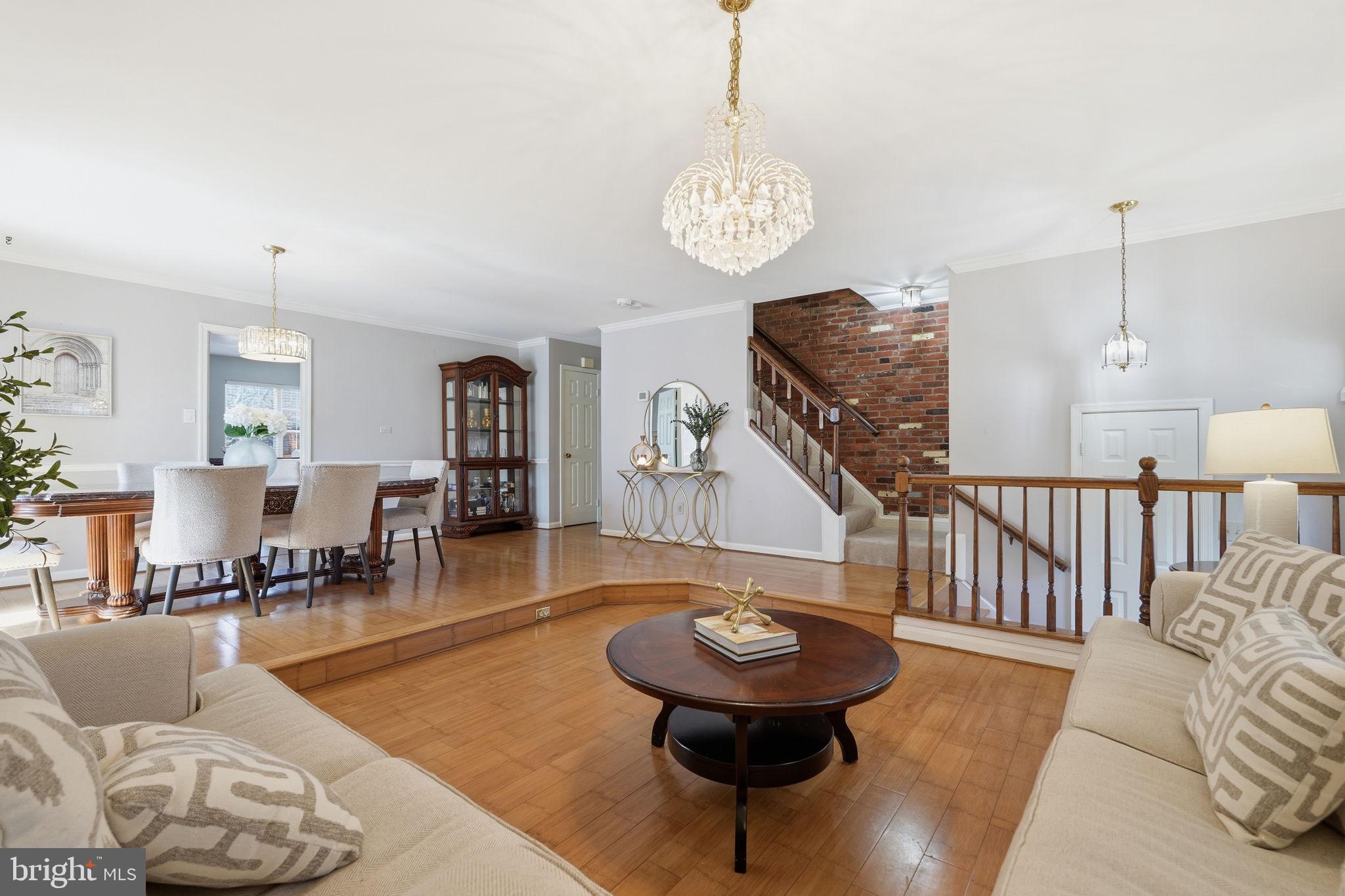 MIRROR RIDGE - Residential