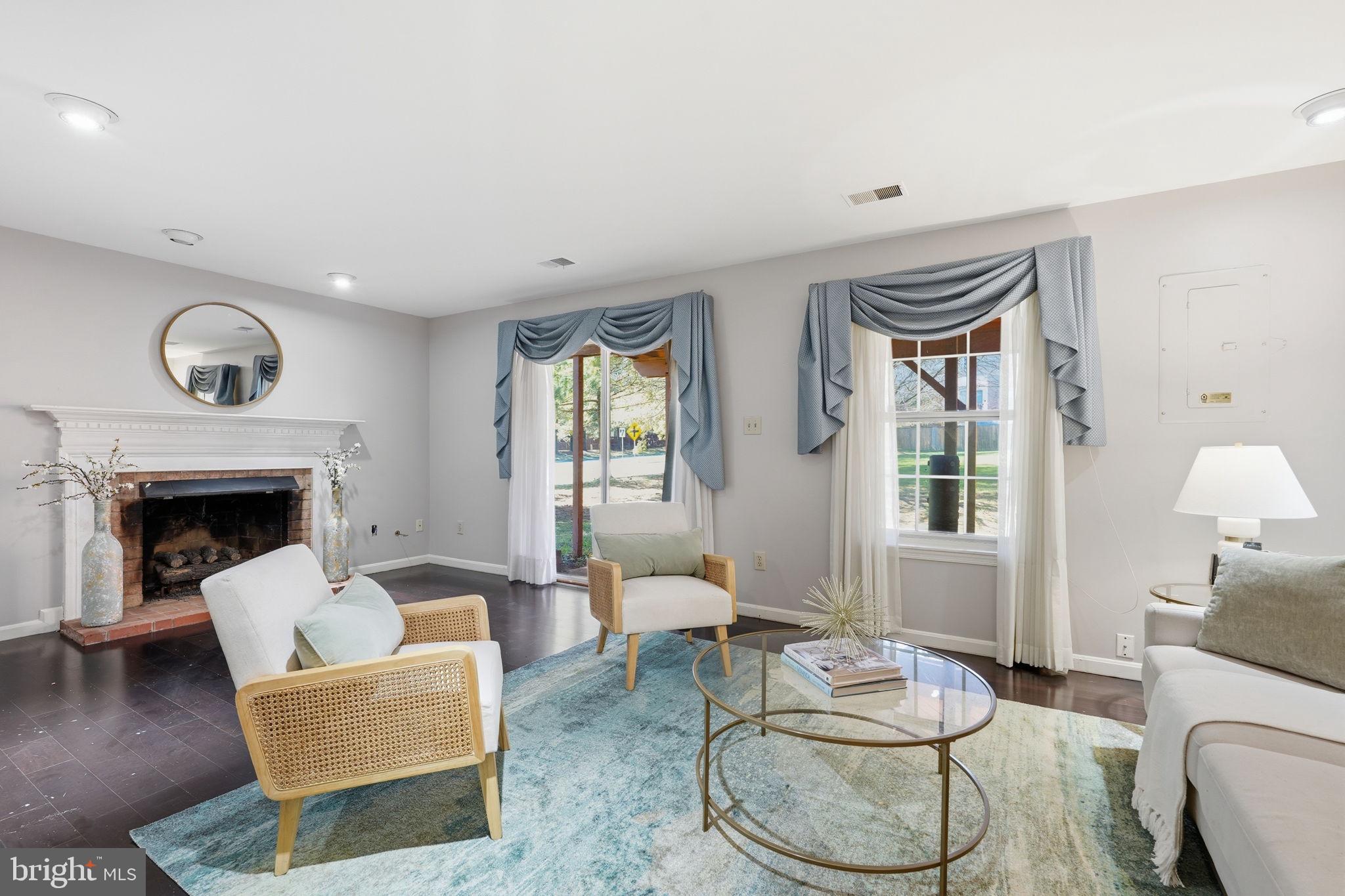 MIRROR RIDGE - Residential