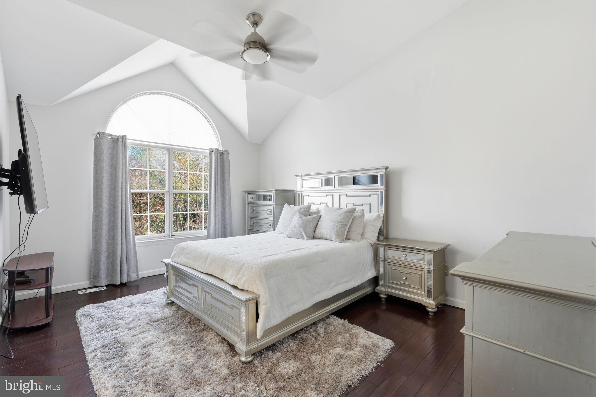 MIRROR RIDGE - Residential