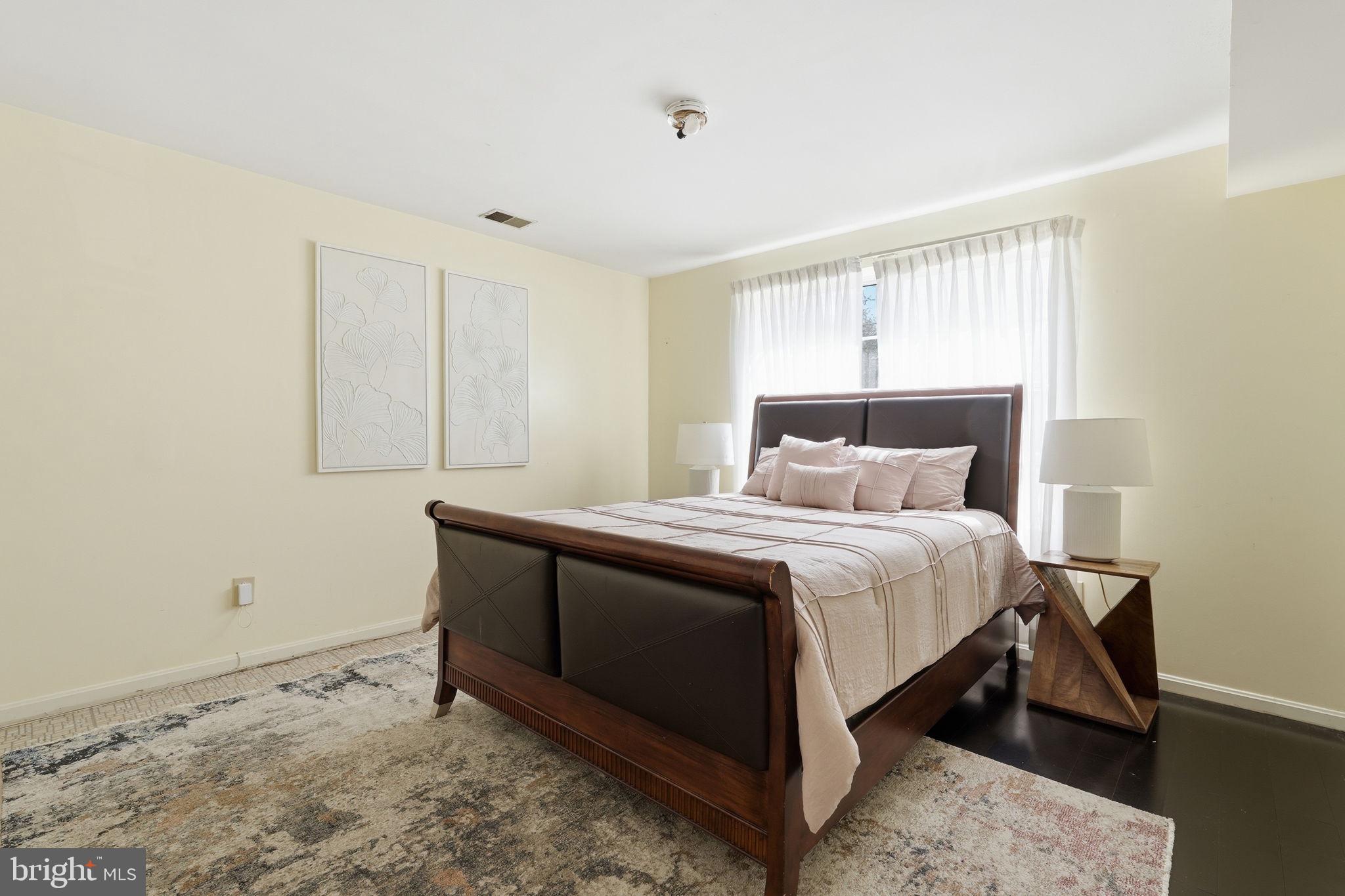 MIRROR RIDGE - Residential