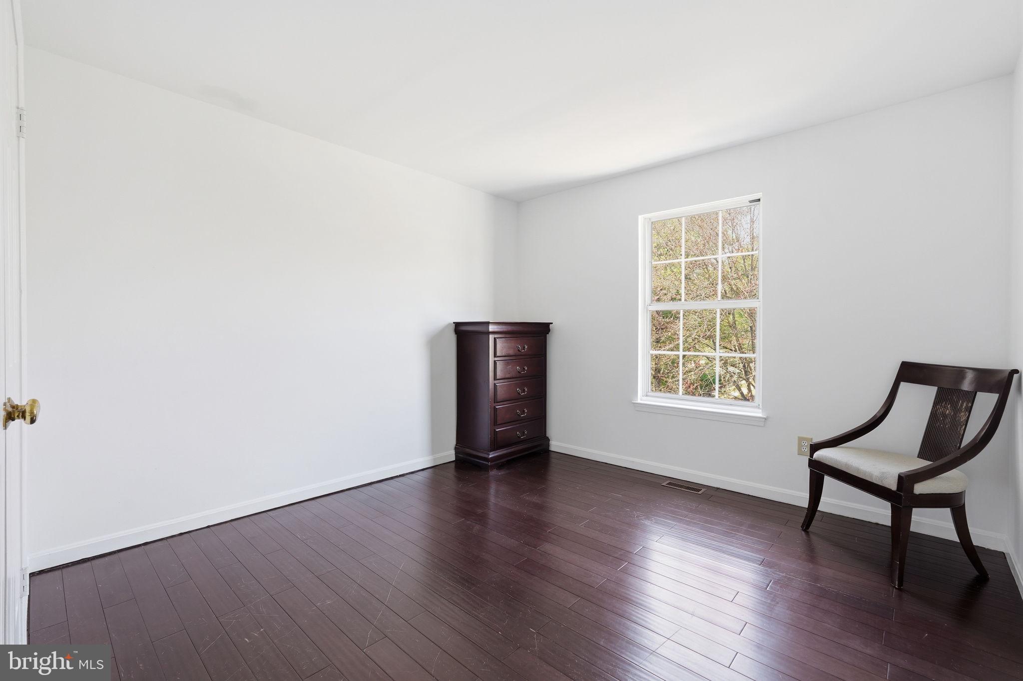 MIRROR RIDGE - Residential