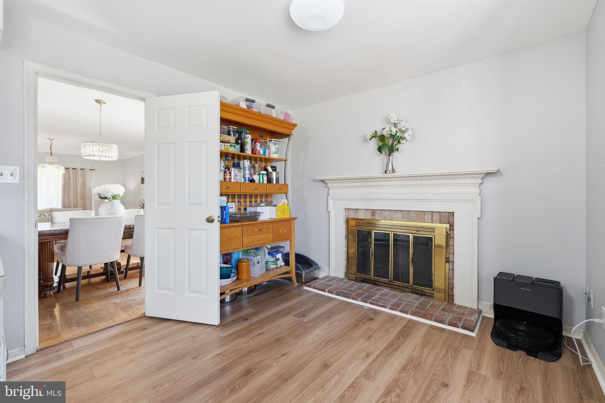 MIRROR RIDGE - Residential