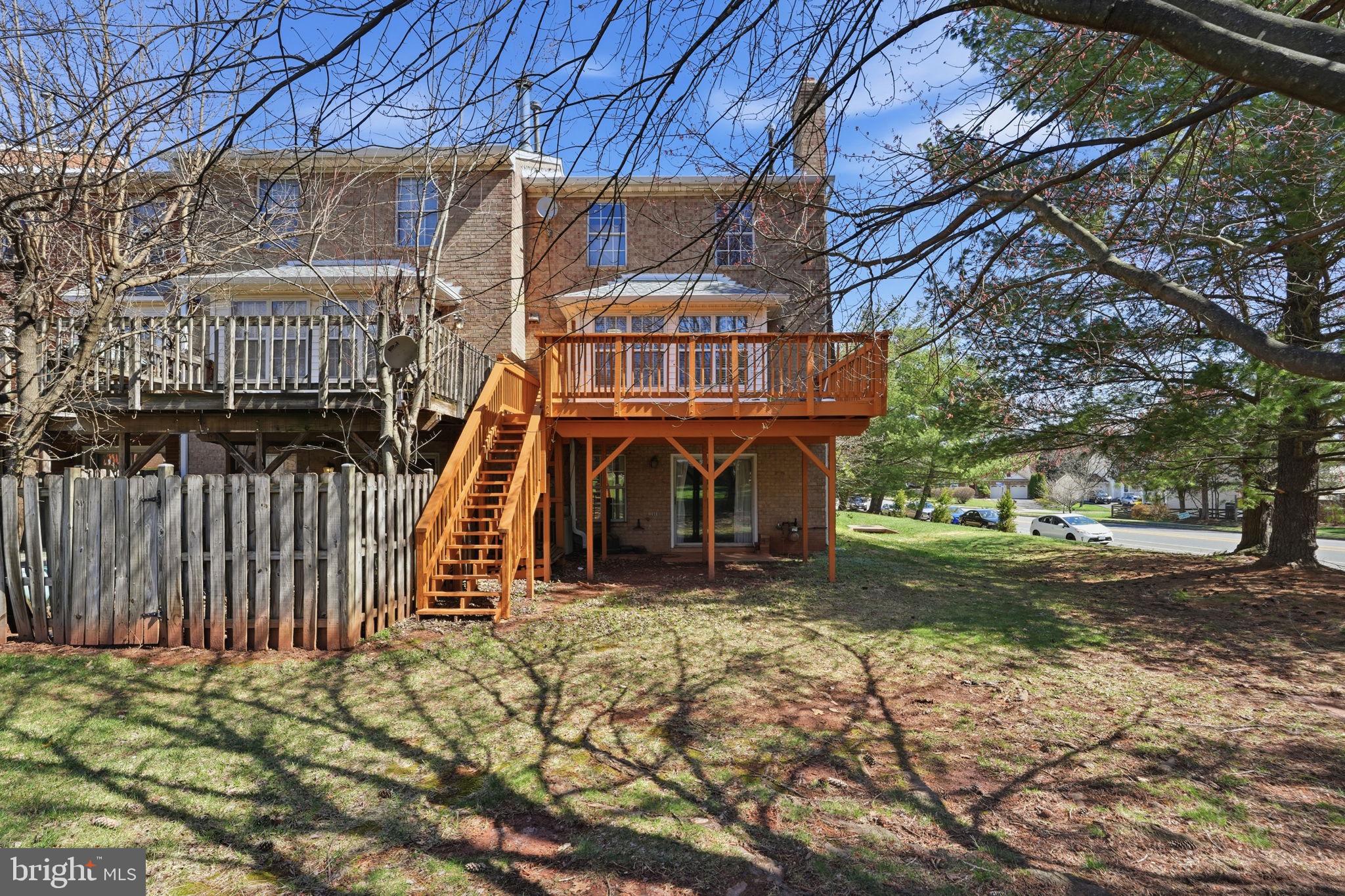 MIRROR RIDGE - Residential