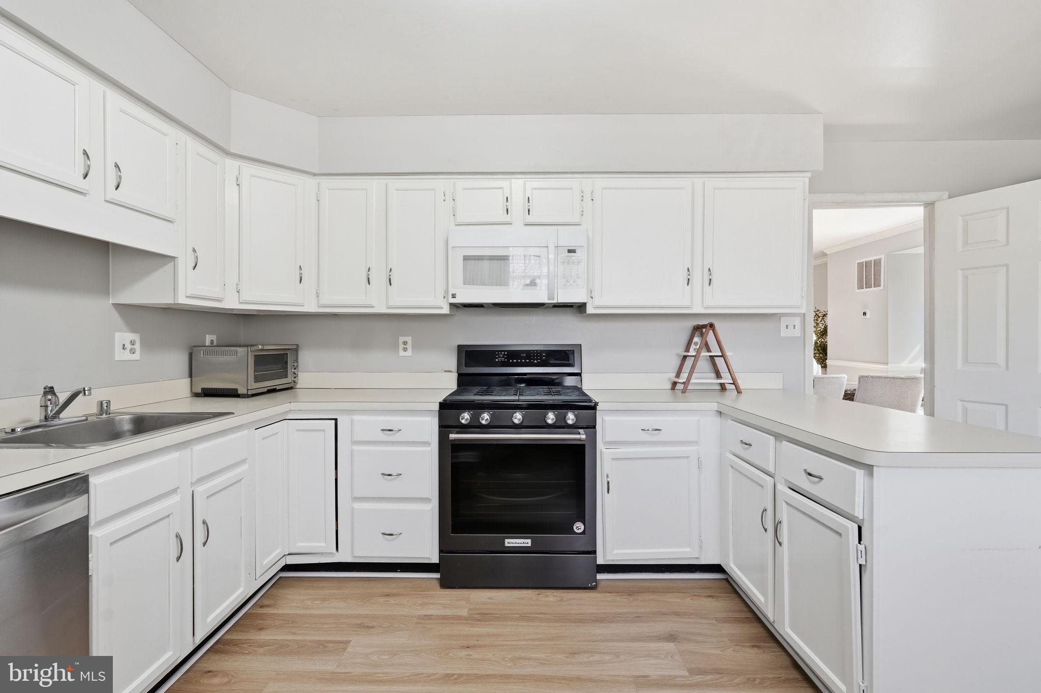 MIRROR RIDGE - Residential