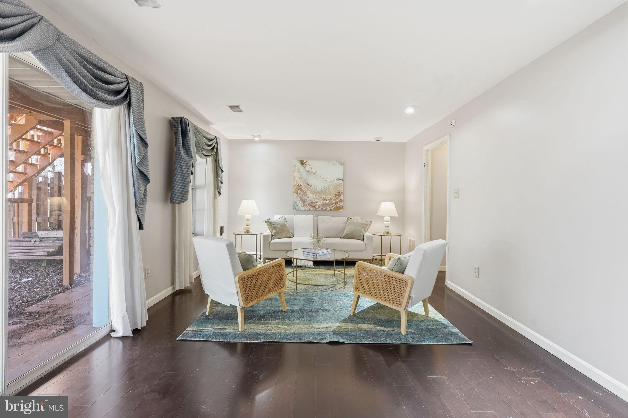 MIRROR RIDGE - Residential