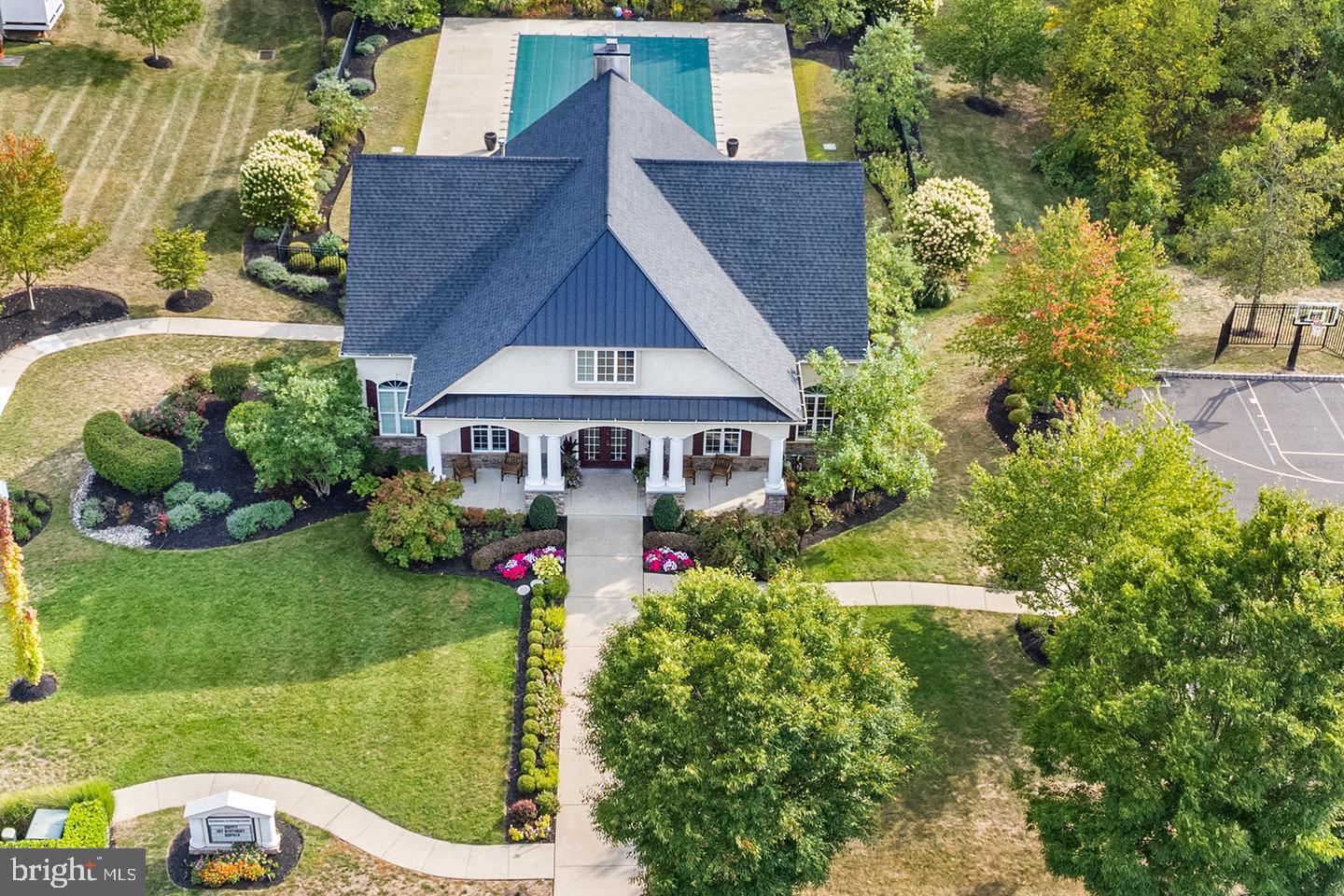 TH AT HERITAGE CNTR - Residential Lease