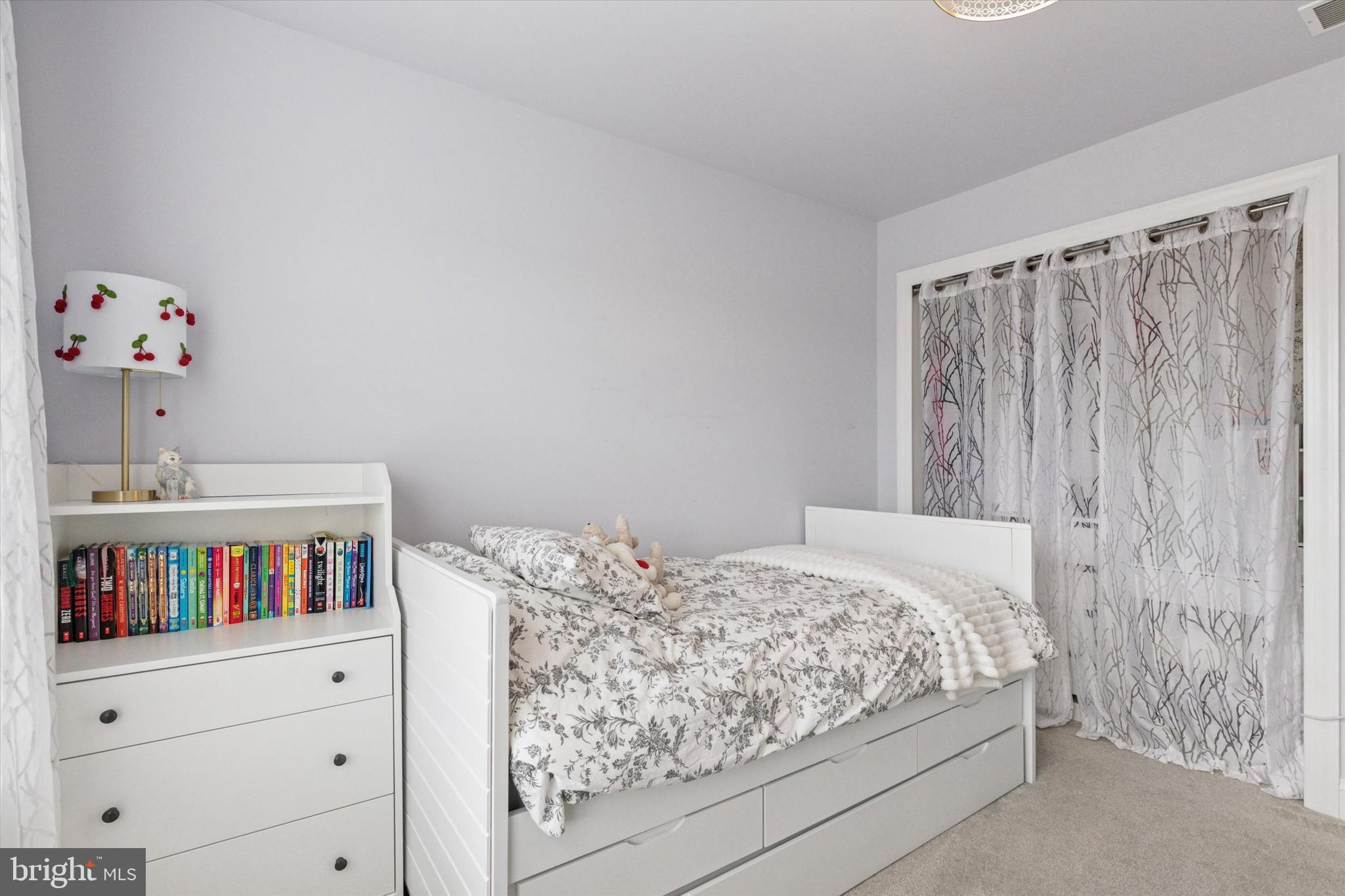 TH AT HERITAGE CNTR - Residential Lease