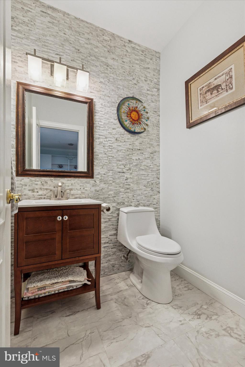 TH AT HERITAGE CNTR - Residential Lease