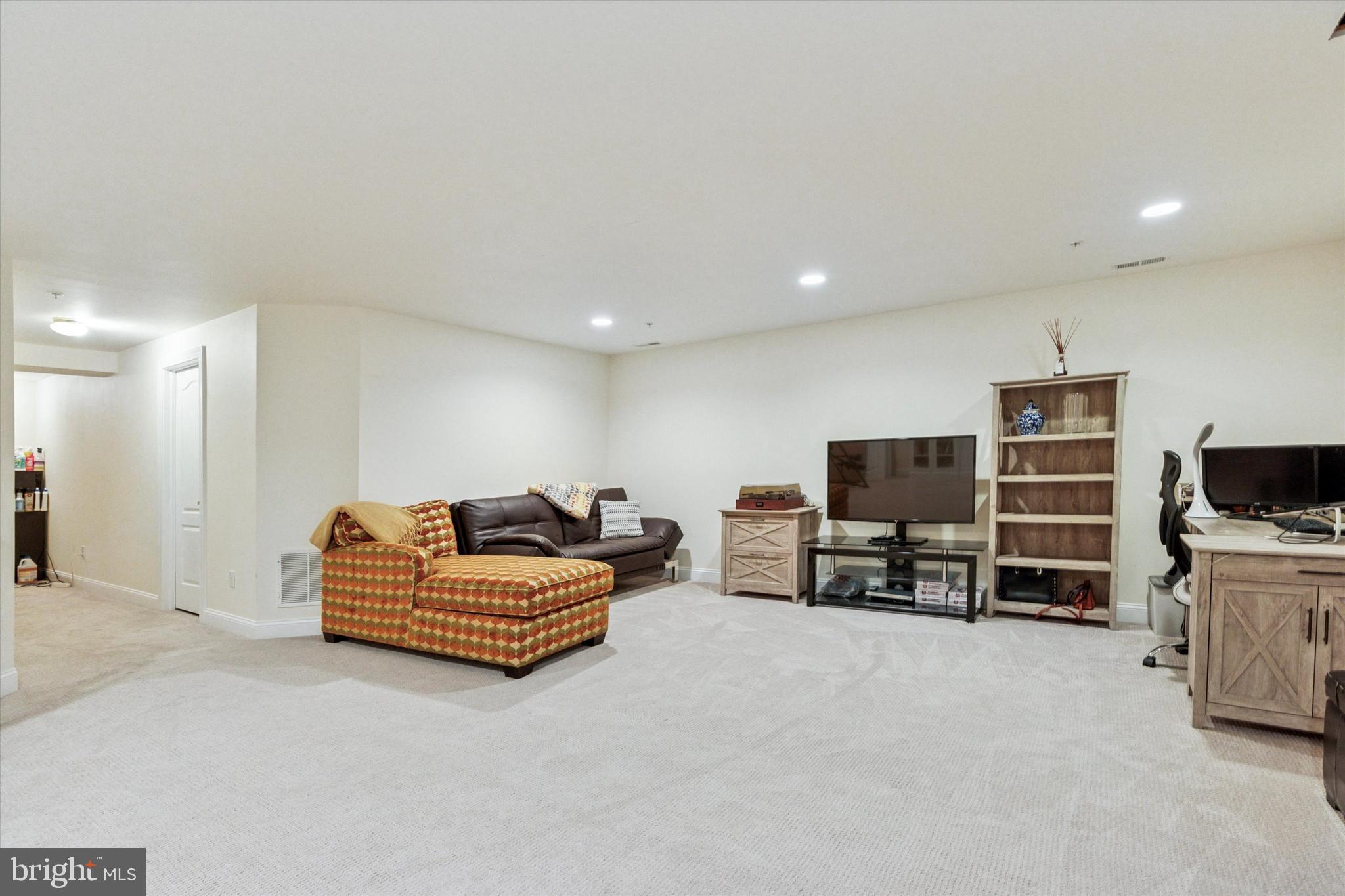 TH AT HERITAGE CNTR - Residential Lease