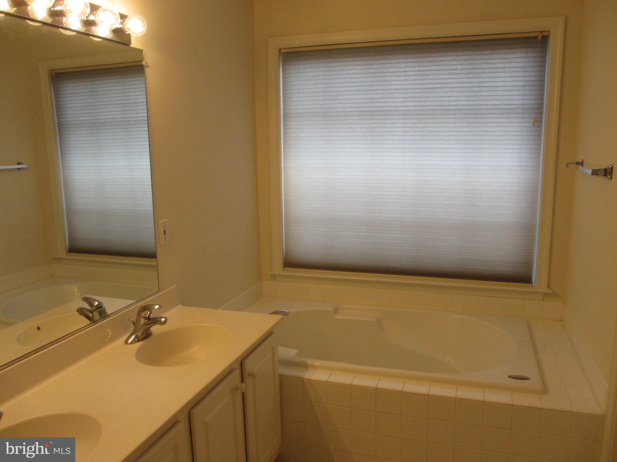 LOUDOUN PARKWAY CENTER - Residential Lease