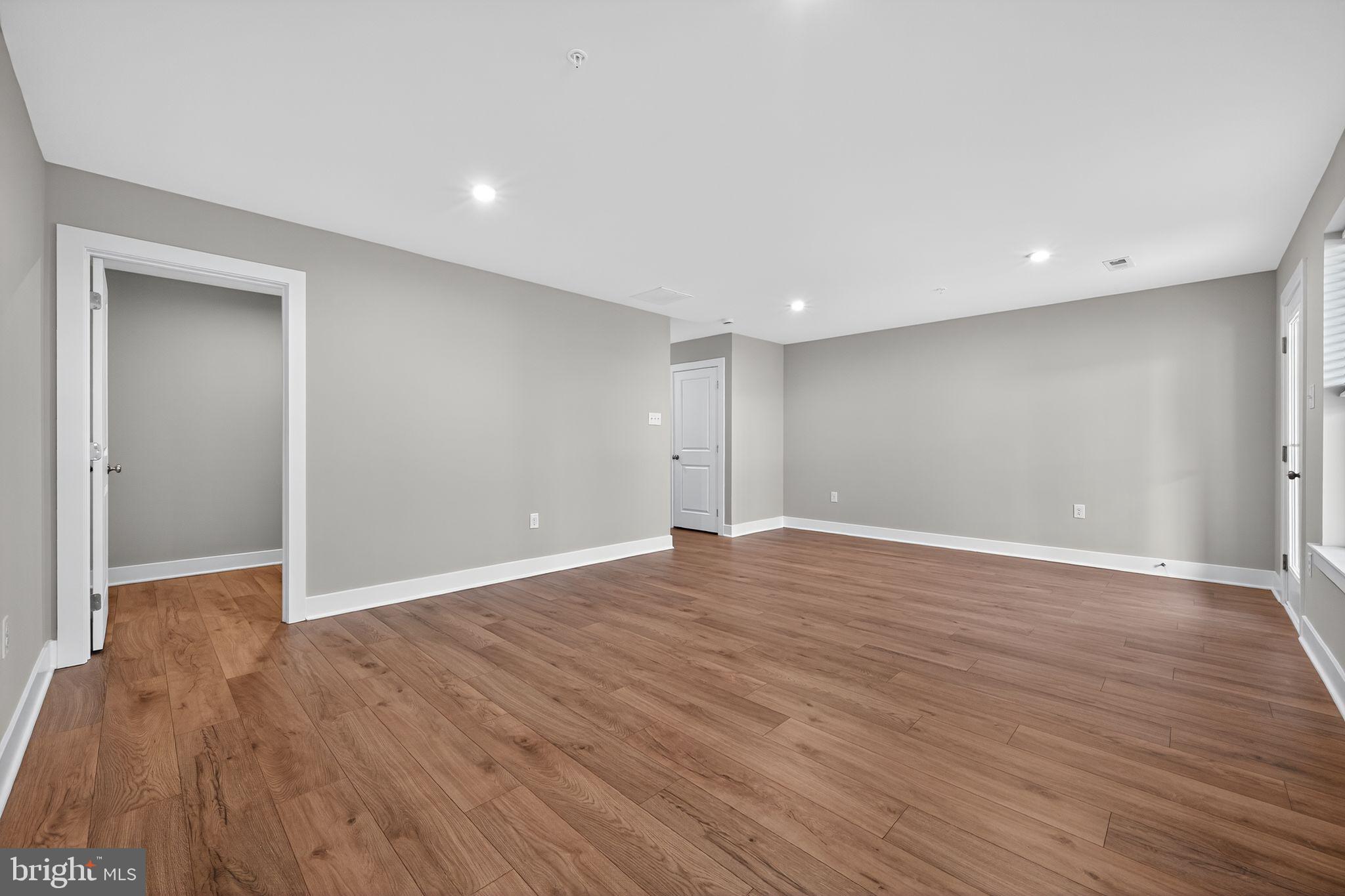 STERLING WALK - Residential Lease