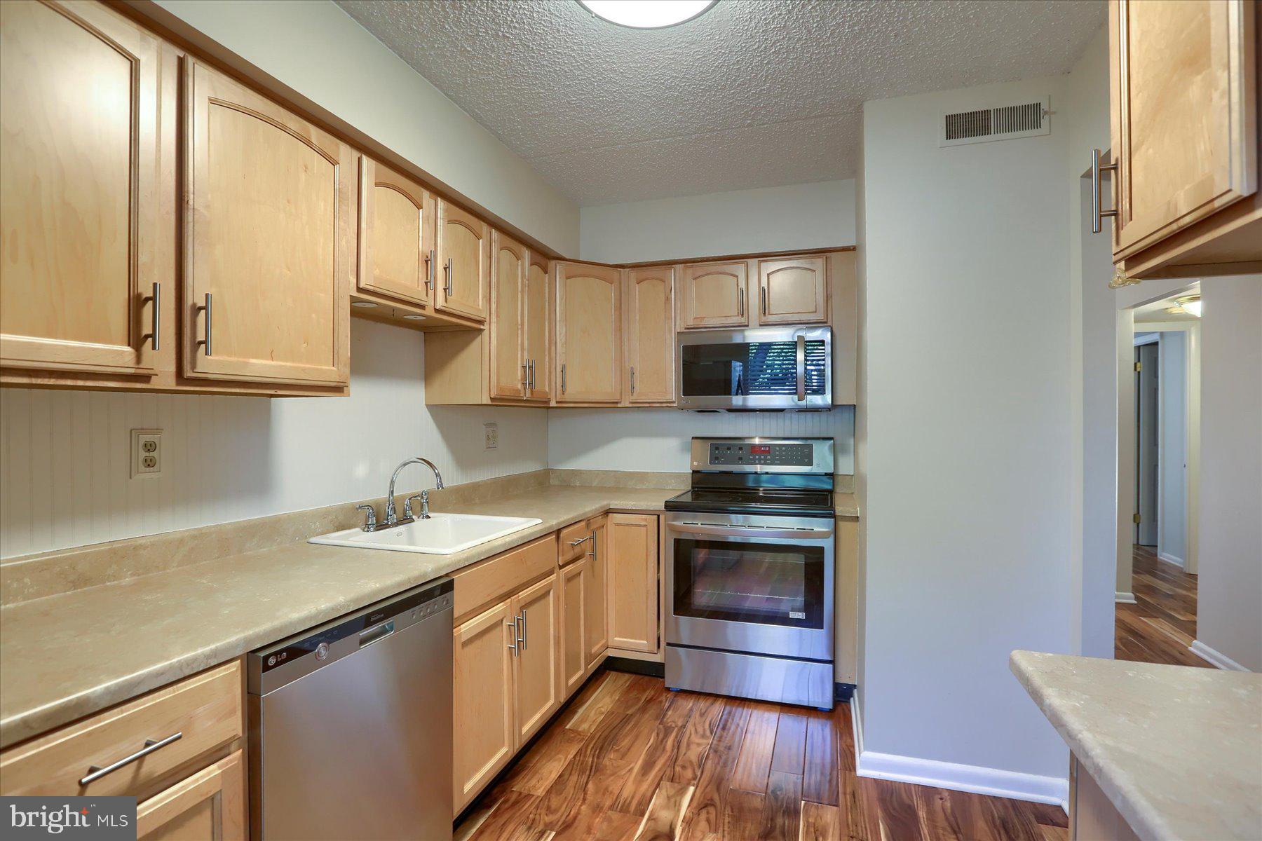 SUMMIT HOUSE - Residential