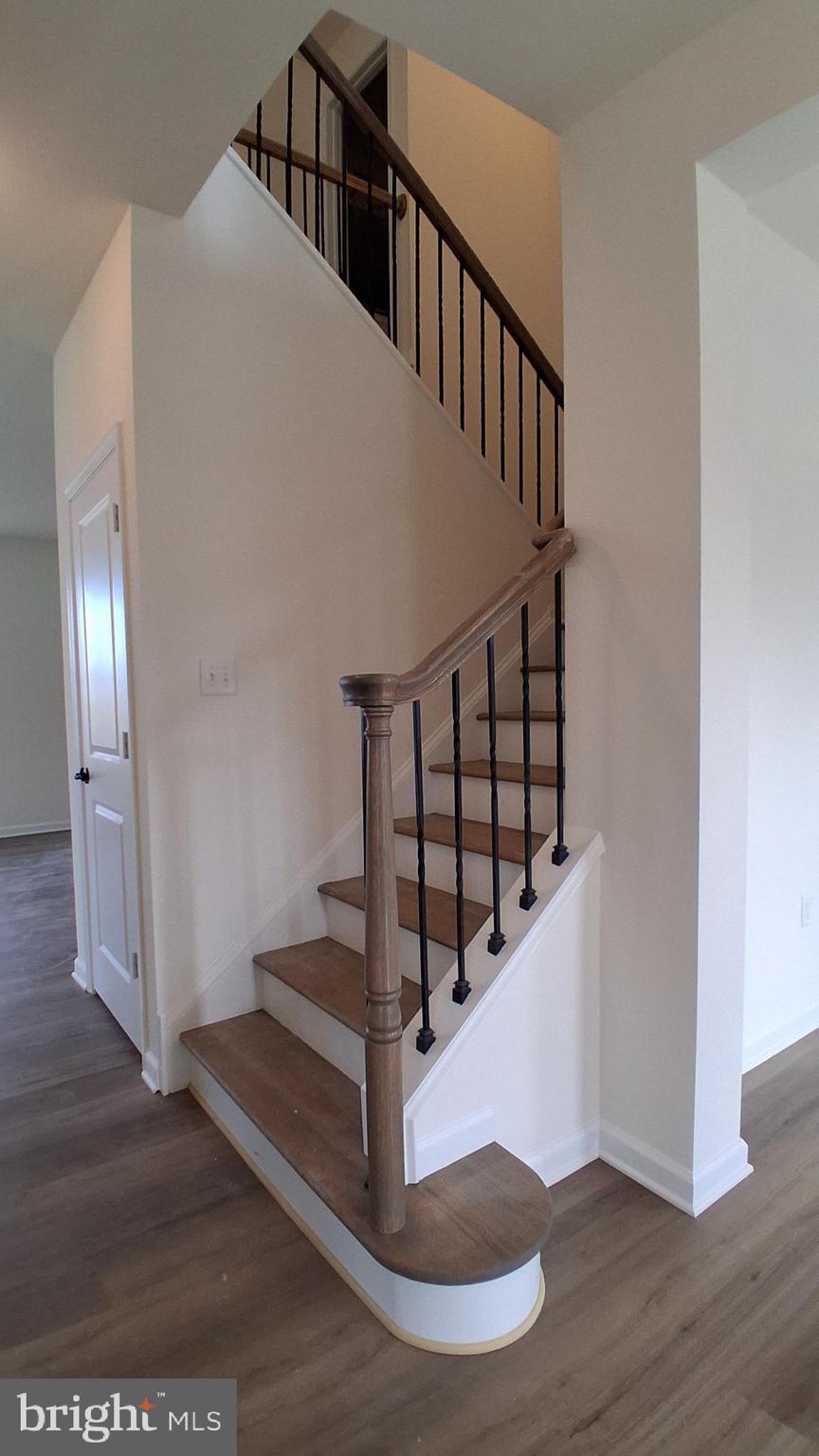 1736 LORD TENNYSON PLACE