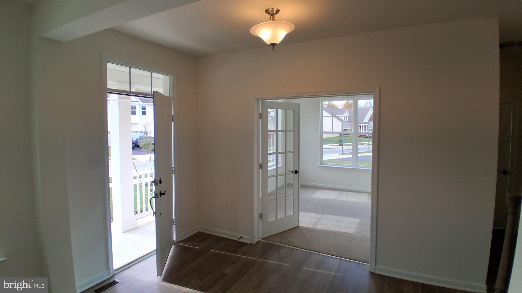 1736 LORD TENNYSON PLACE