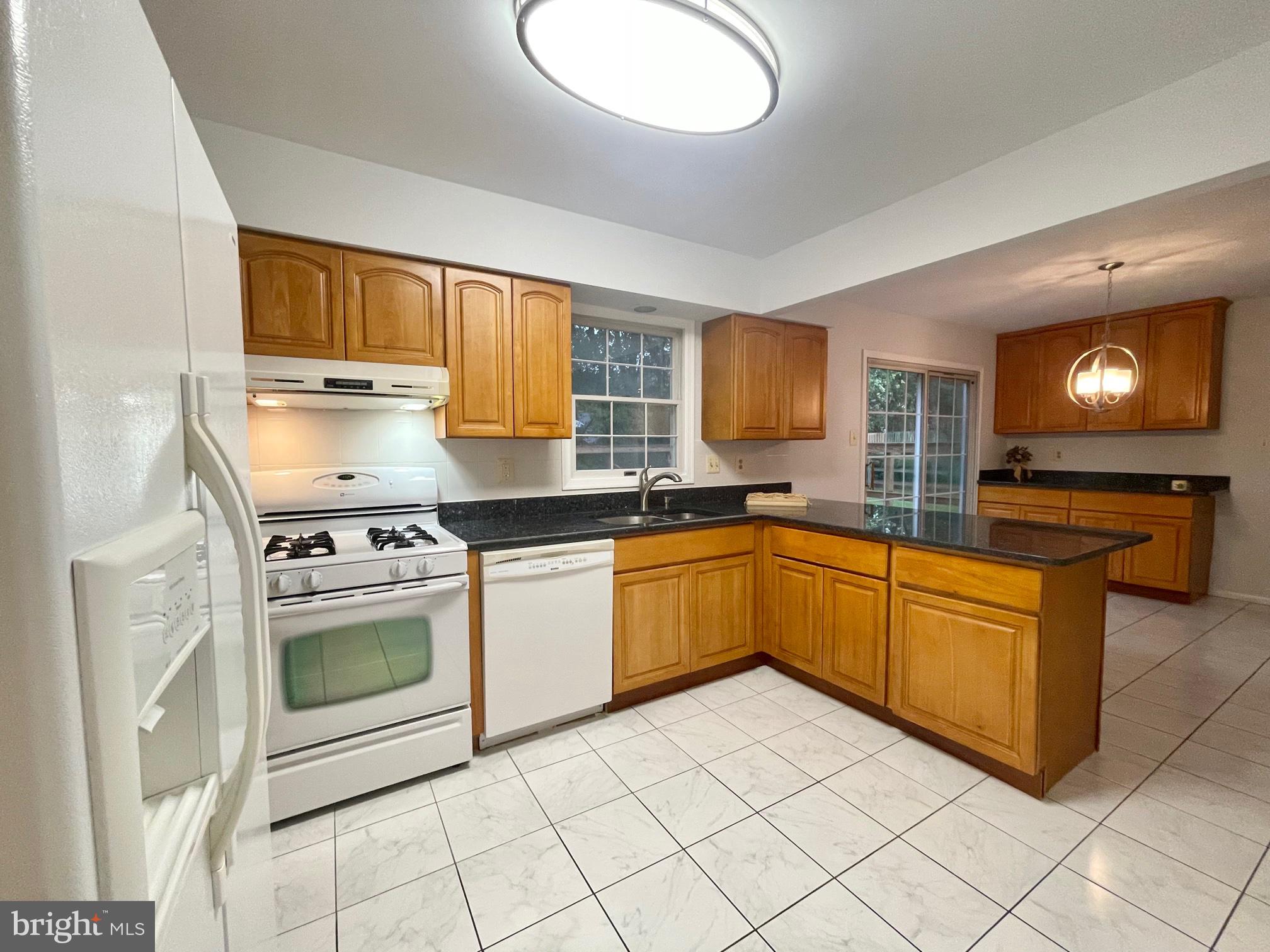 MONTGOMERY SQUARE - Residential