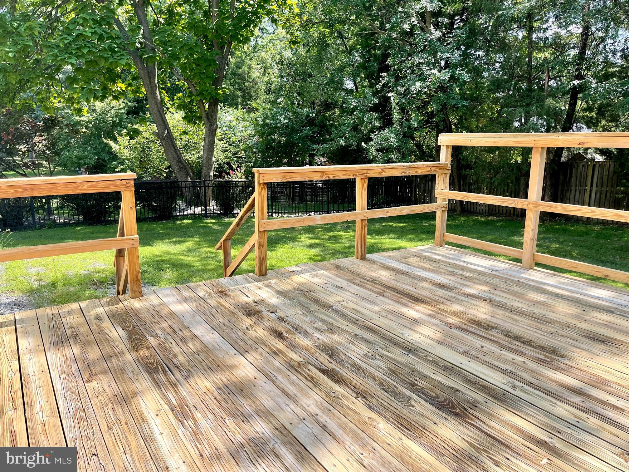 MONTGOMERY SQUARE - Residential