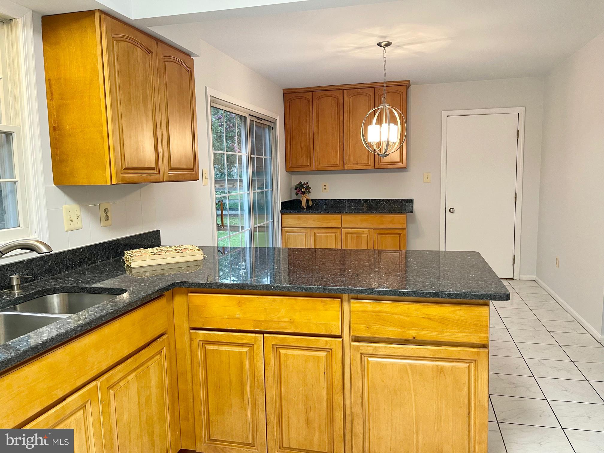 MONTGOMERY SQUARE - Residential