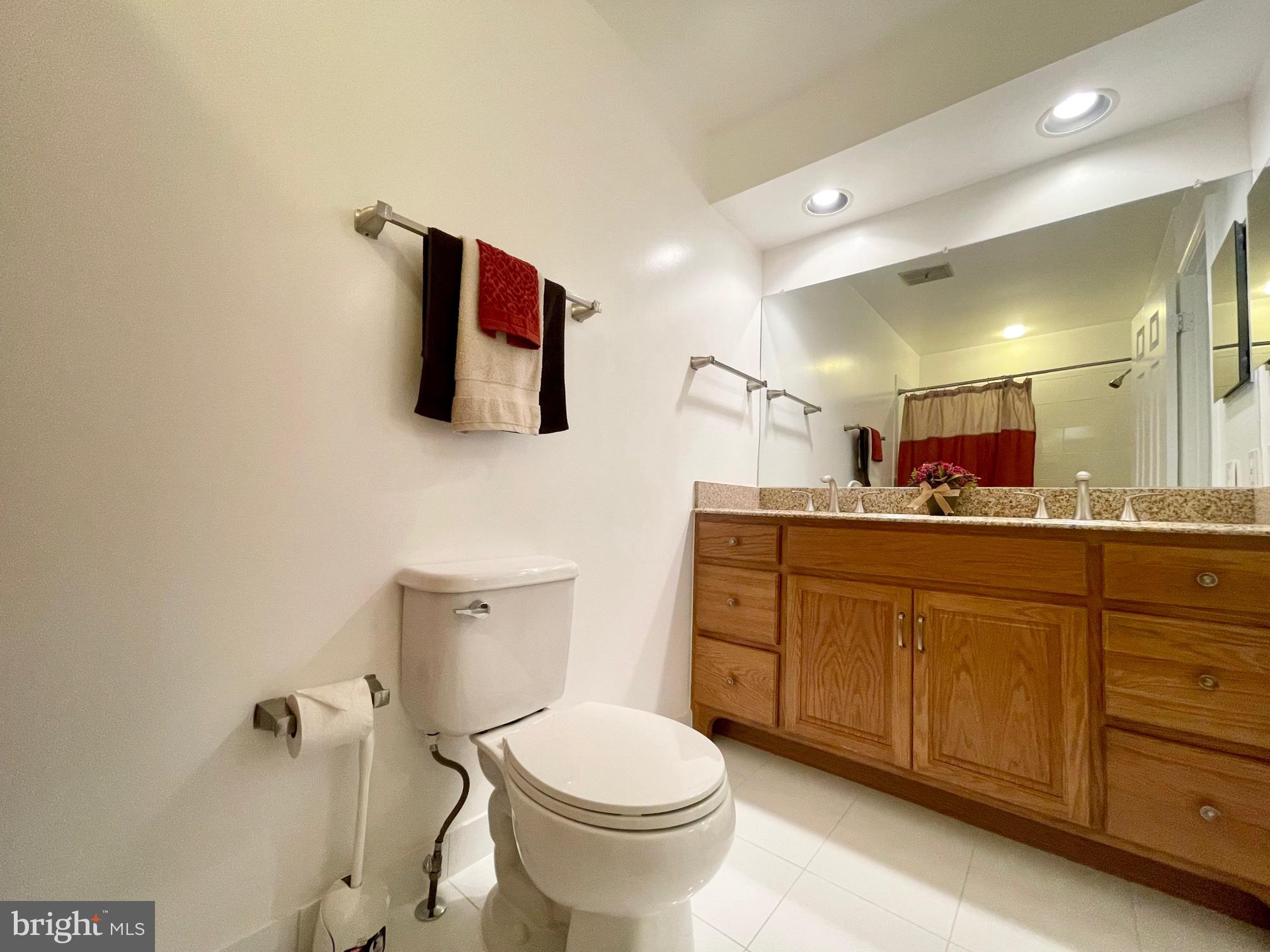 MONTGOMERY SQUARE - Residential