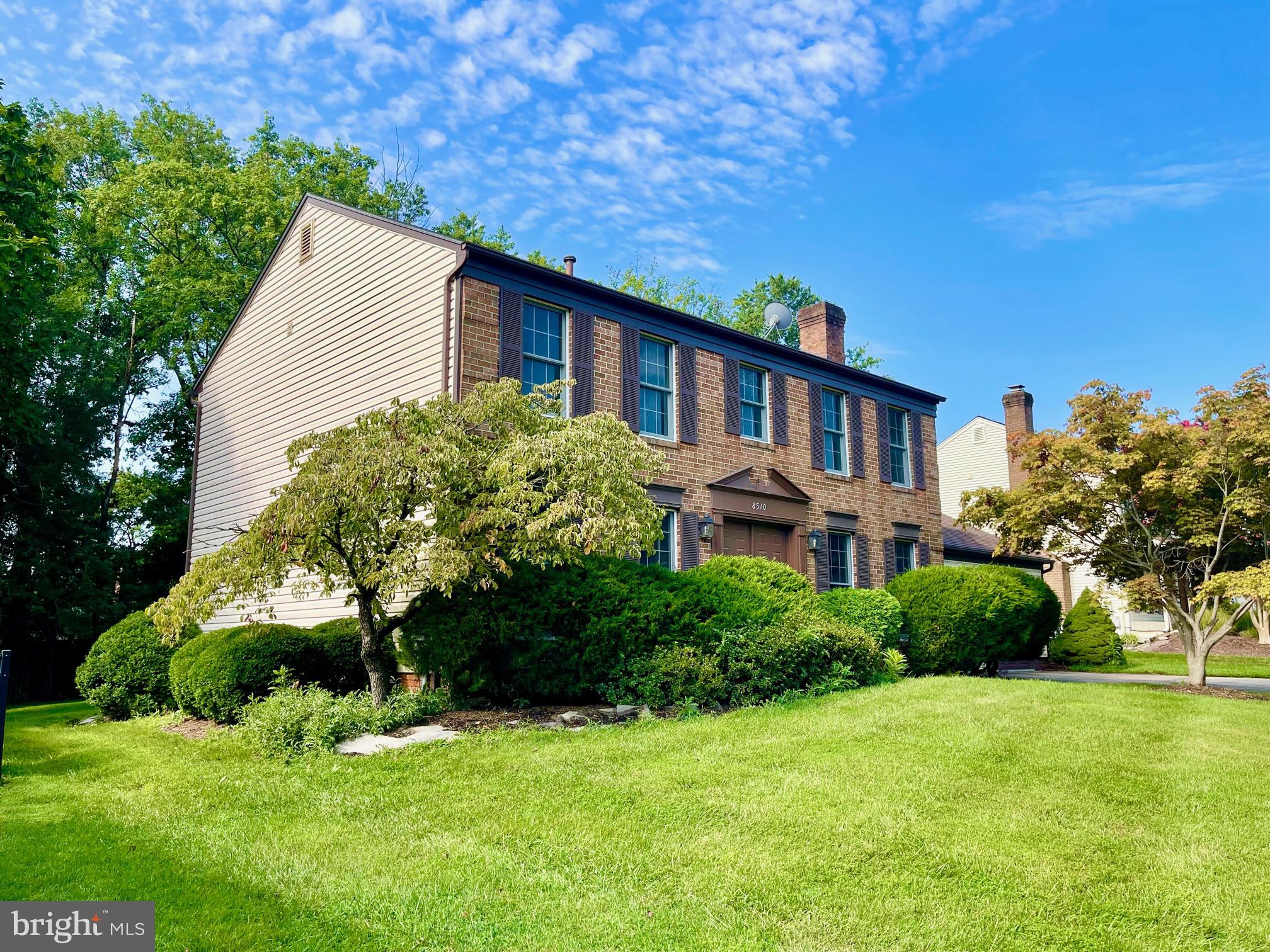 MONTGOMERY SQUARE - Residential