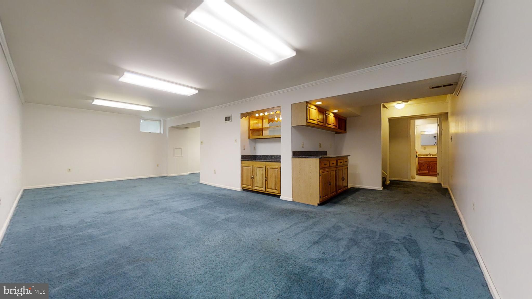 MONTGOMERY SQUARE - Residential